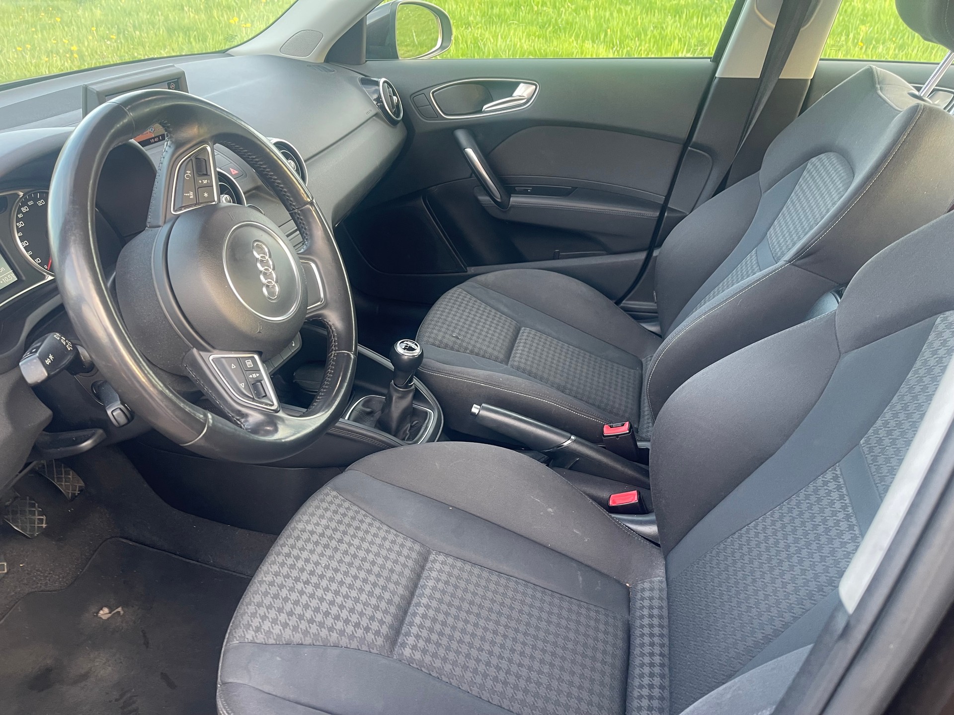 AUDI A1 Sportback 1.4 TFSI Attraction-image-5