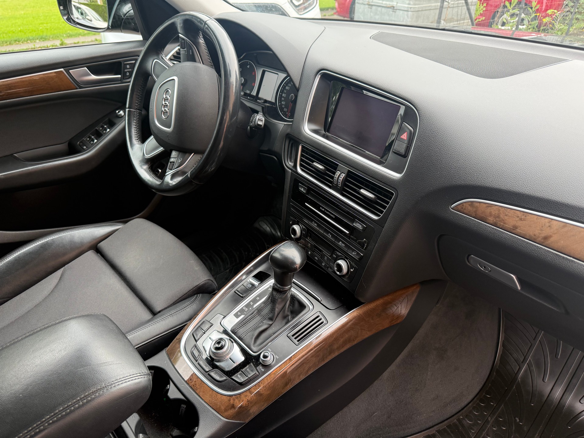 AUDI Q5 2.0 TDI quattro S-tronic-image-12