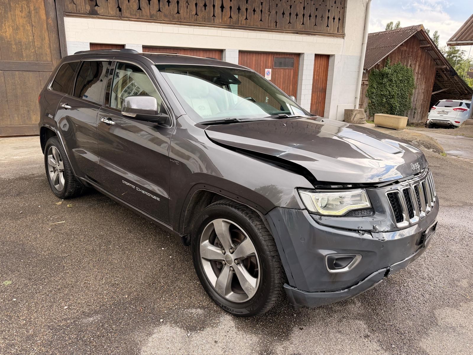 JEEP Grand Cherokee 3.0 CRD Overland Automatic-image-5