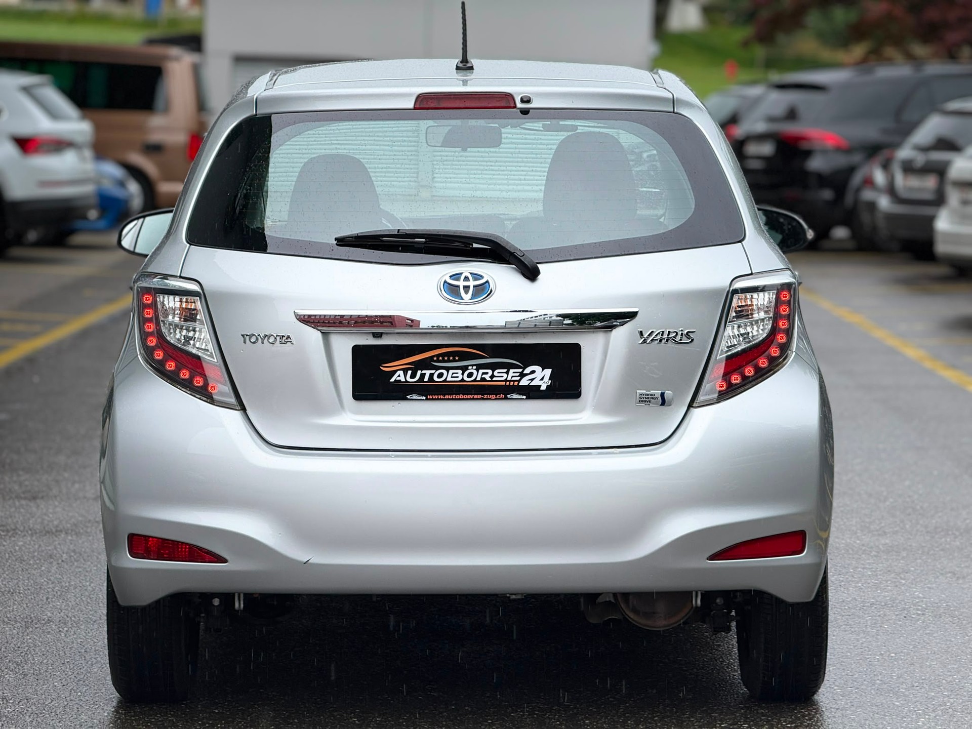 TOYOTA Yaris 1.5 VVT-i HSD Luna-image-5