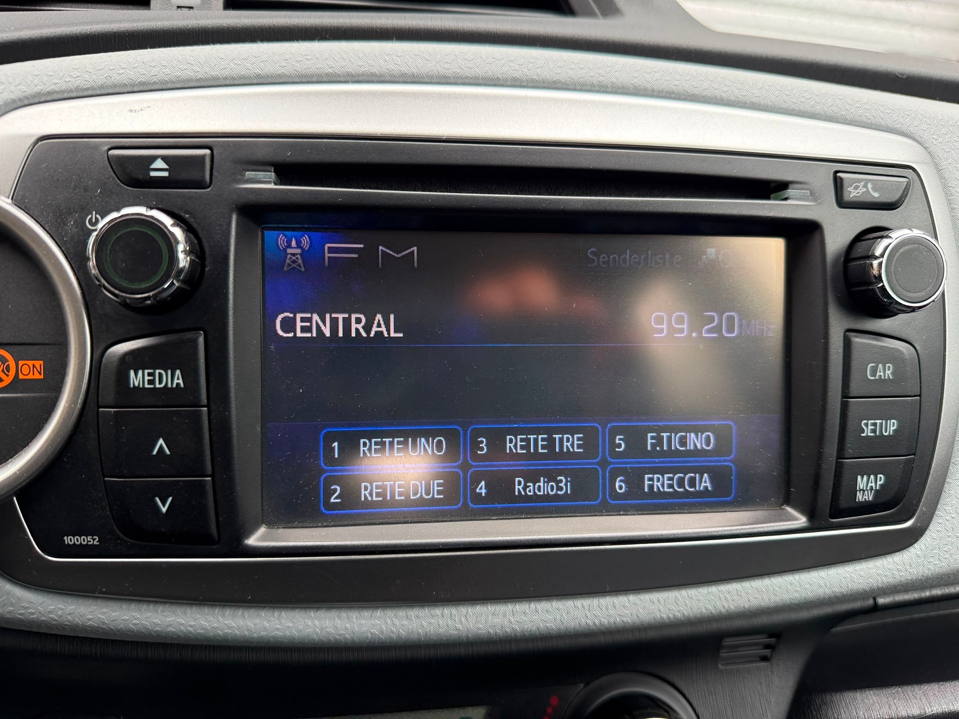 TOYOTA Yaris 1.5 VVT-i HSD Luna-image-13