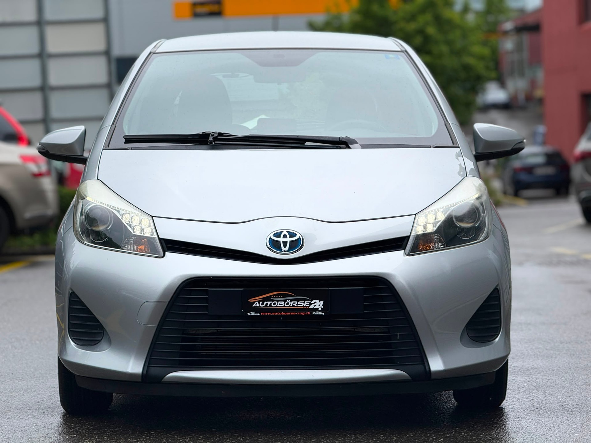 TOYOTA Yaris 1.5 VVT-i HSD Luna-showroom-element-2