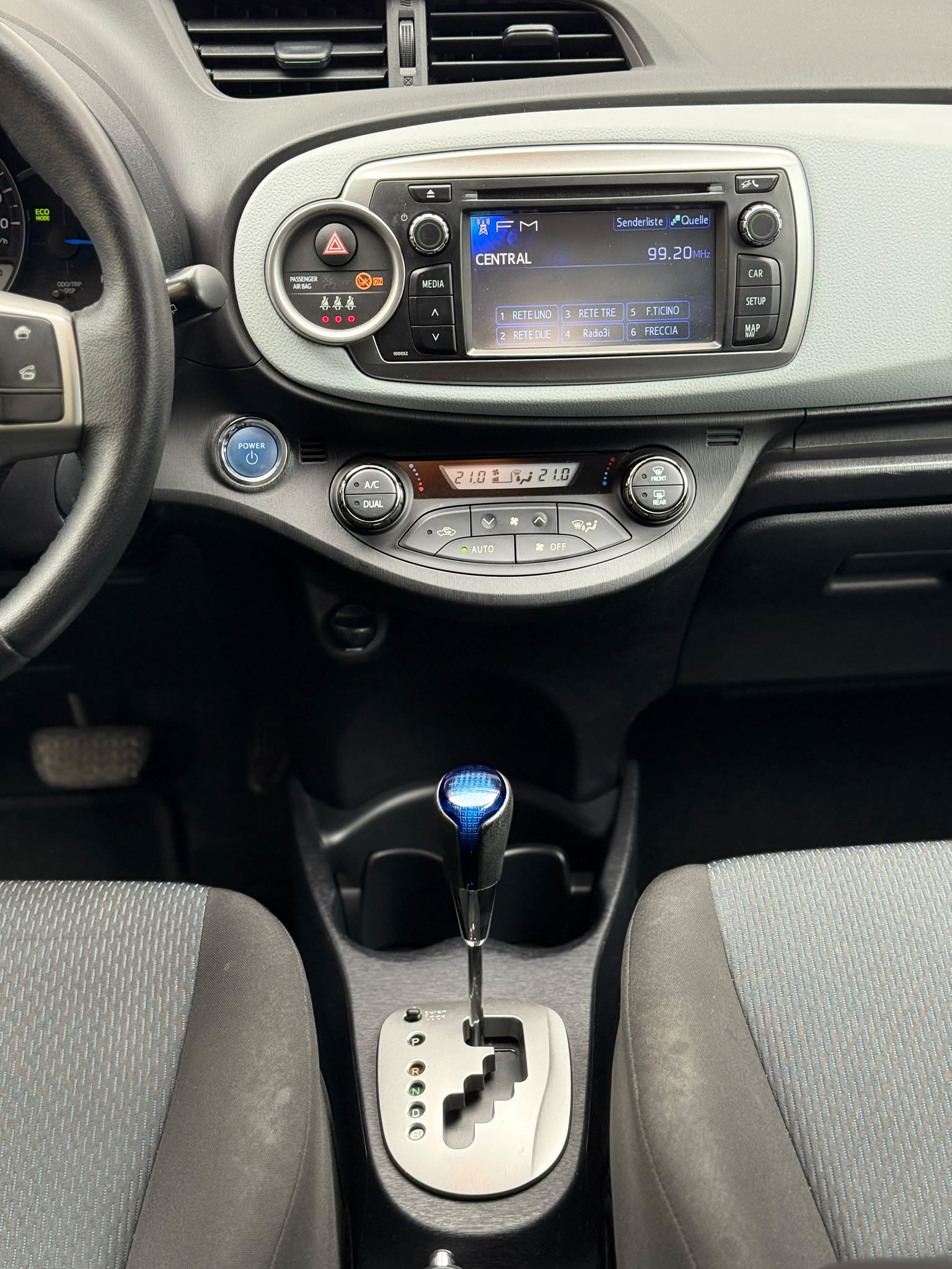 TOYOTA Yaris 1.5 VVT-i HSD Luna-image-10