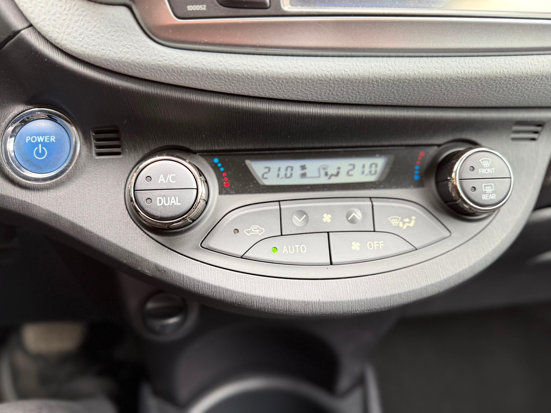 TOYOTA Yaris 1.5 VVT-i HSD Luna-image-17