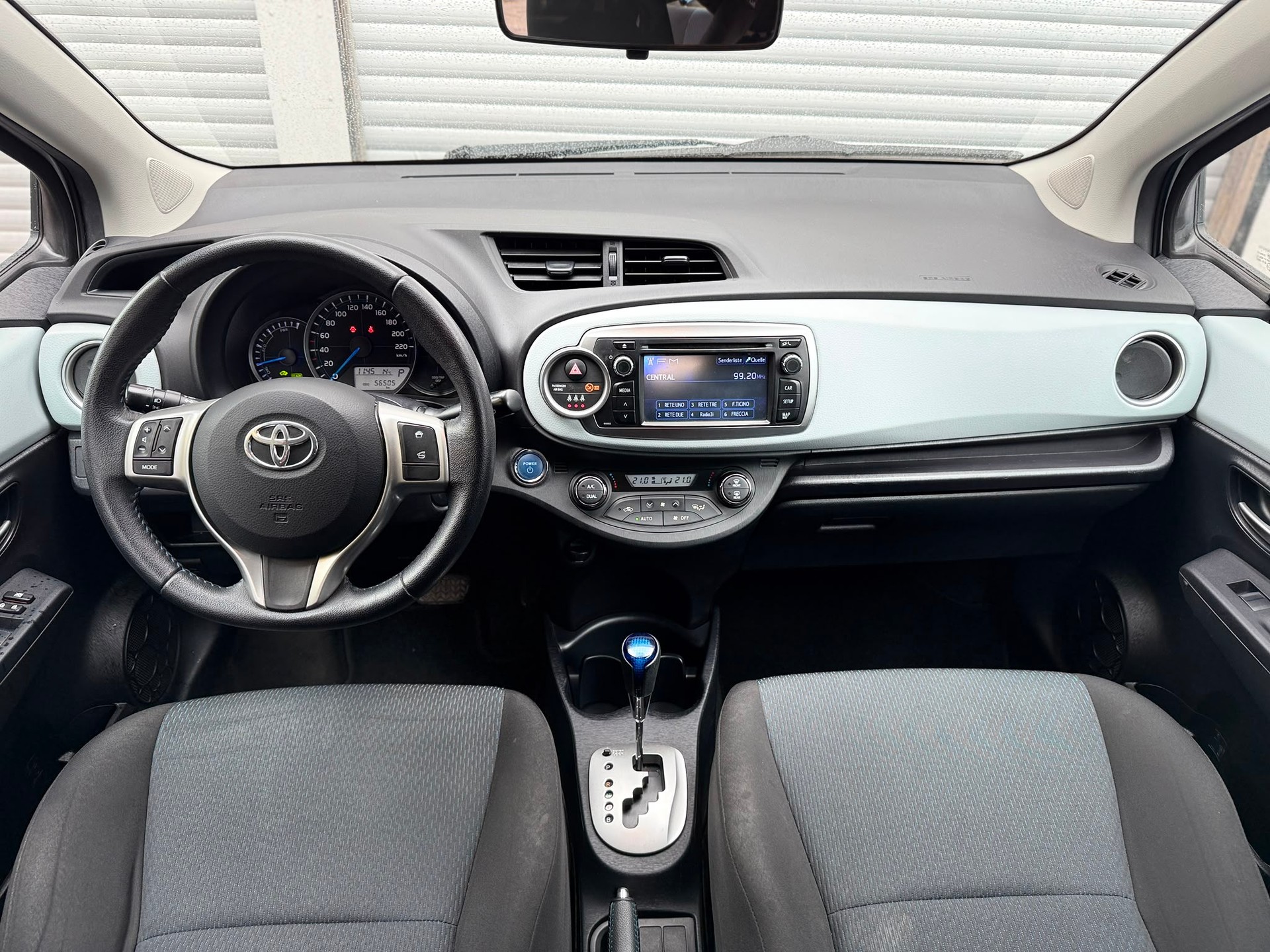 TOYOTA Yaris 1.5 VVT-i HSD Luna-image-9