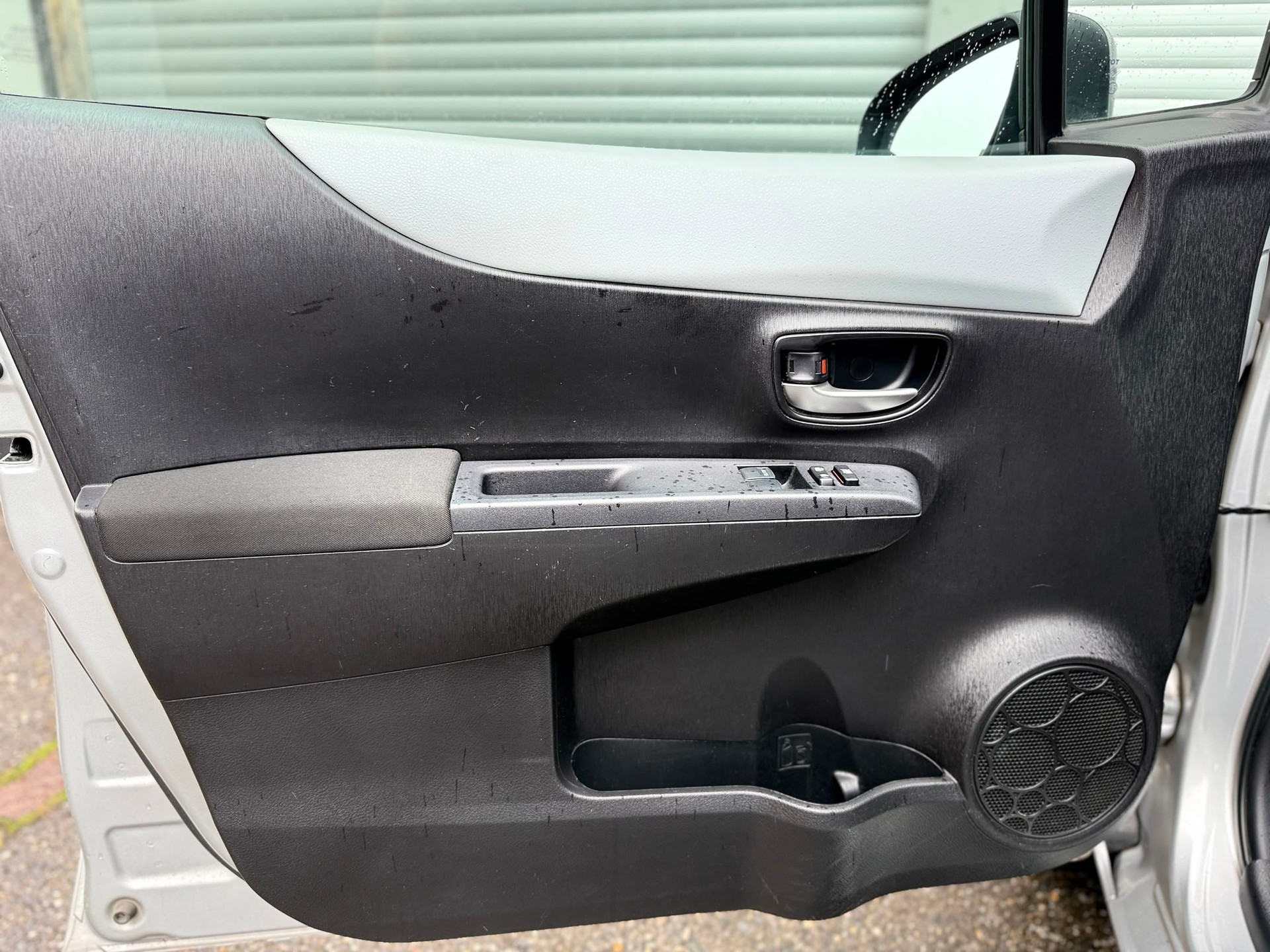 TOYOTA Yaris 1.5 VVT-i HSD Luna-image-6