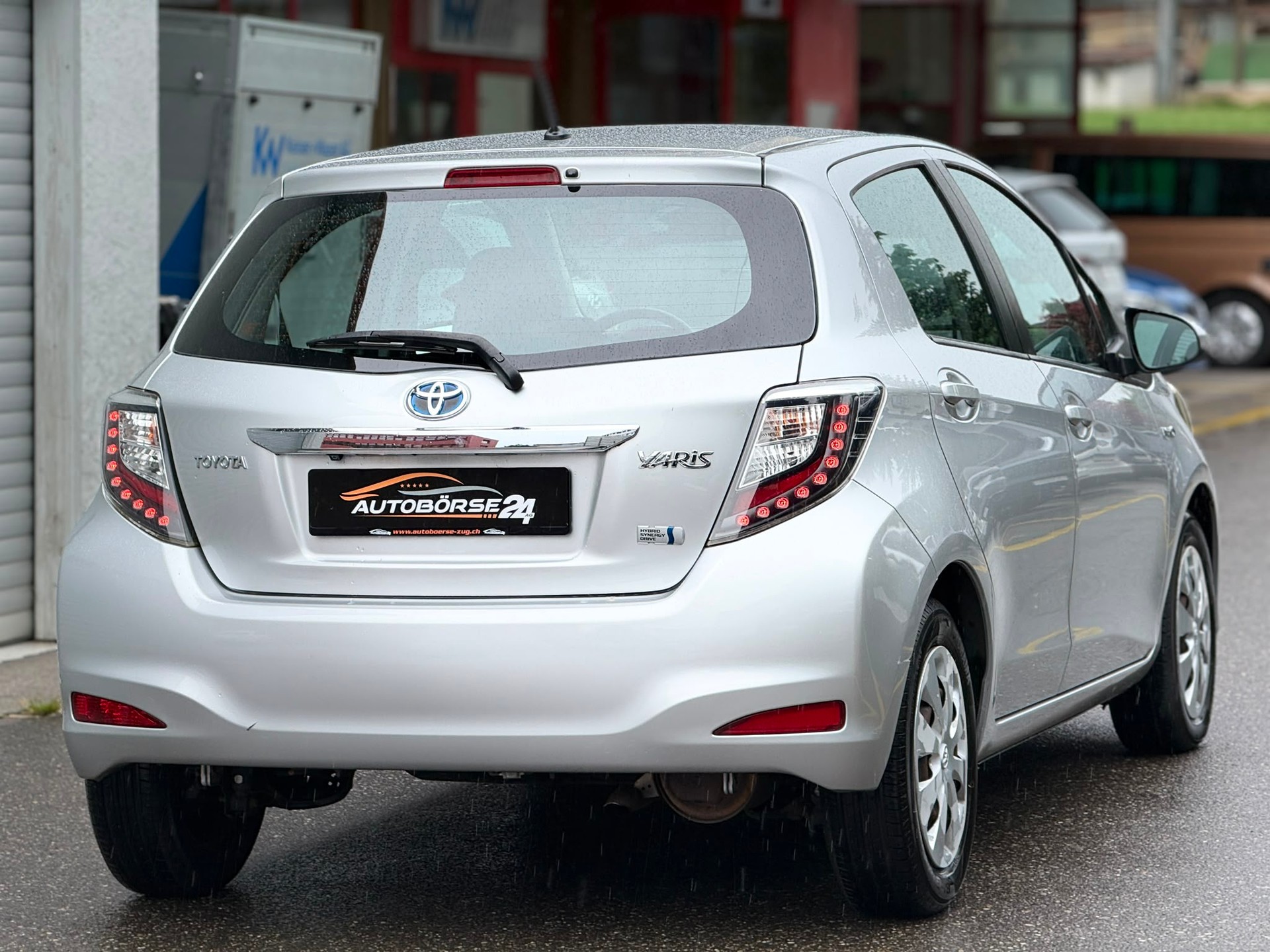 TOYOTA Yaris 1.5 VVT-i HSD Luna-image-4