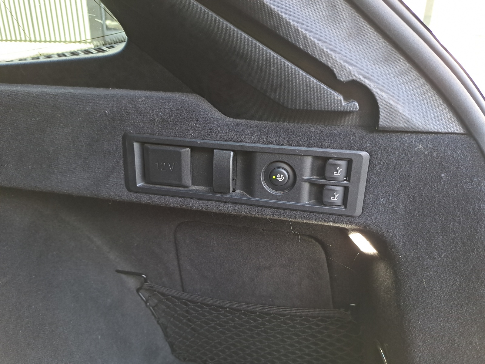BMW 320d Touring xDrive SAG-image-18