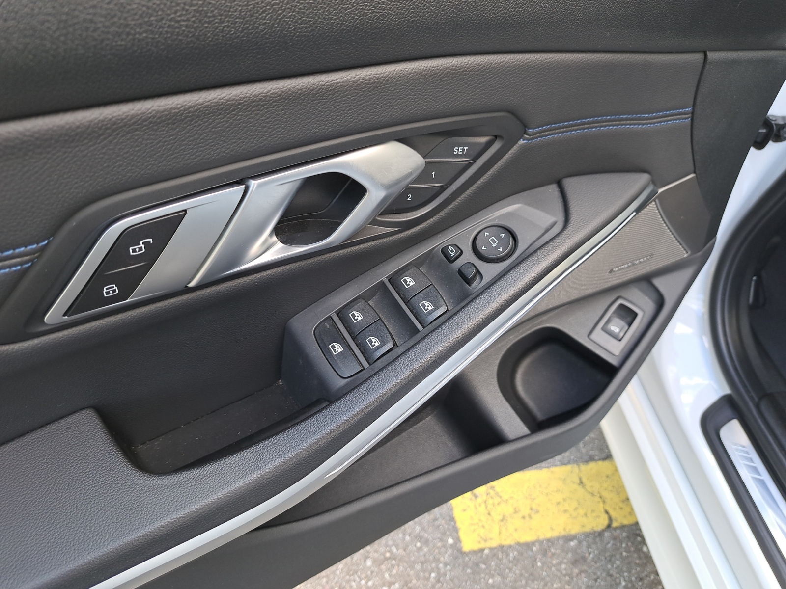 BMW 320d Touring xDrive SAG-image-25