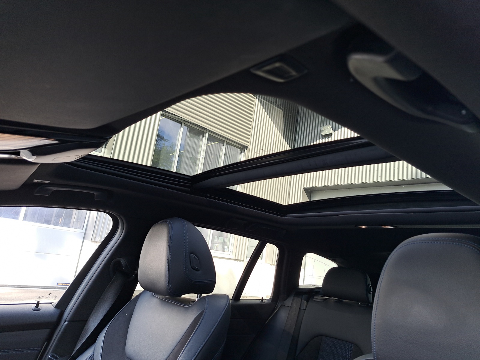 BMW 320d Touring xDrive SAG-image-23
