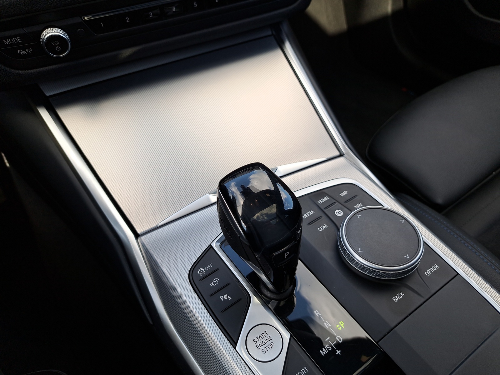 BMW 320d Touring xDrive SAG-image-29