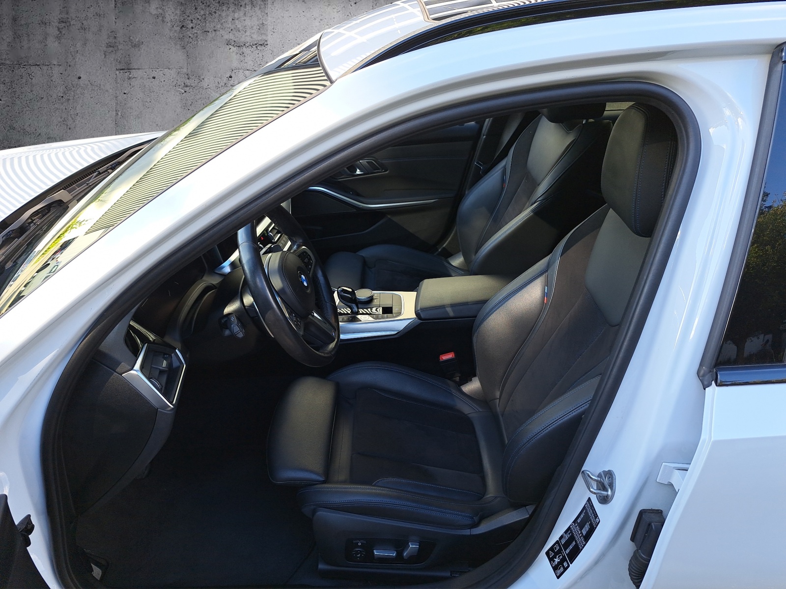 BMW 320d Touring xDrive SAG-image-9