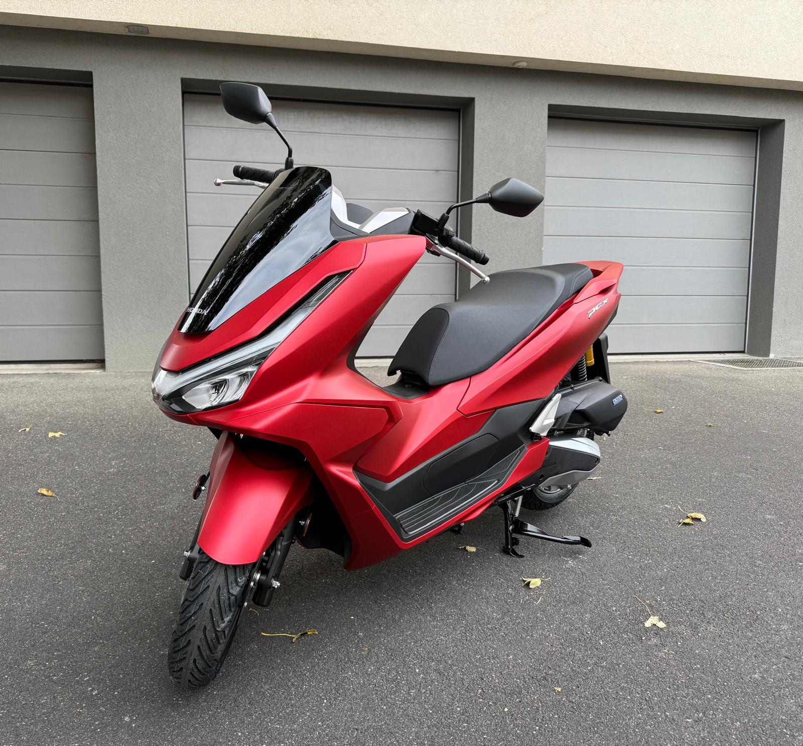 HONDA PCX 125 DX TFT. connectivity