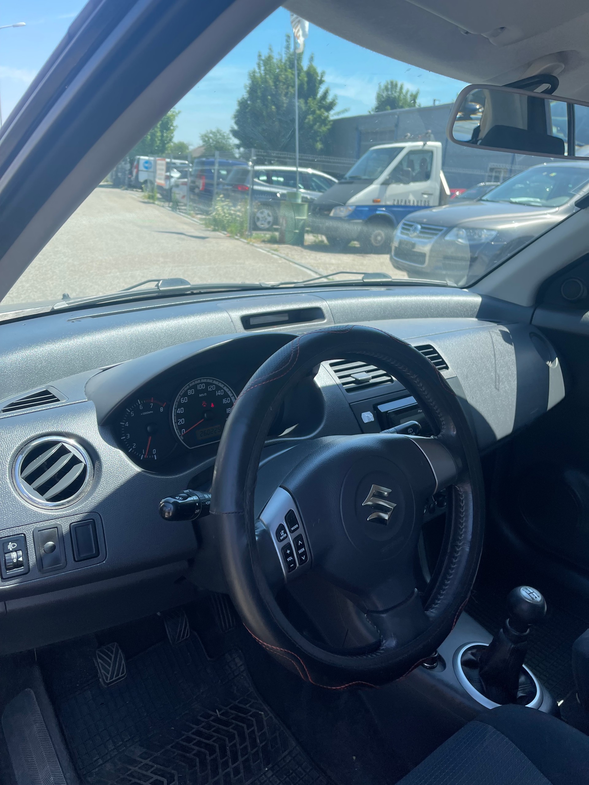 SUZUKI Swift 1.3i 16V GL Top 4x4-image-9