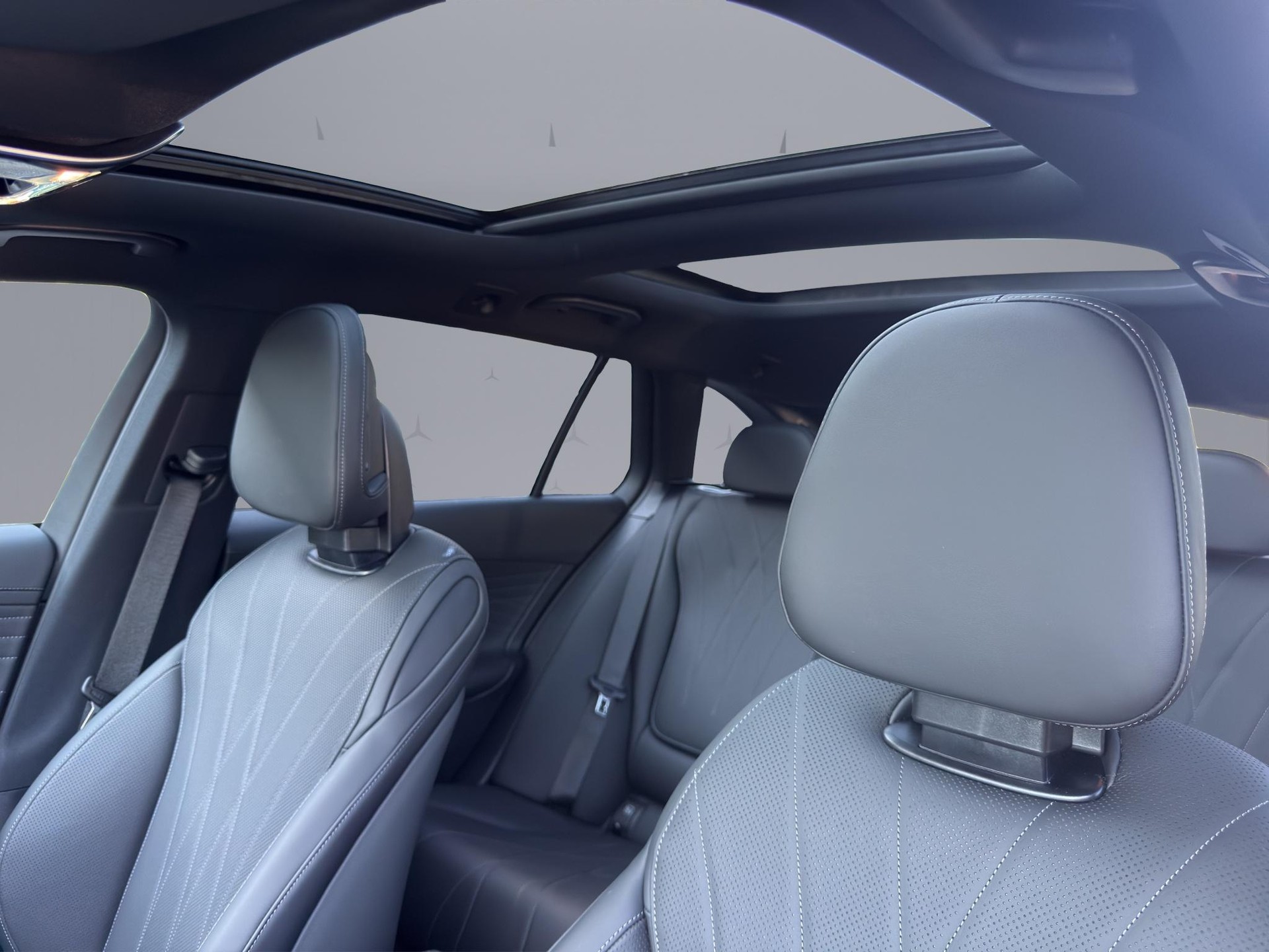 MERCEDES-BENZ C 220 d Swiss Star AMG Line 4matic Kombi-image-20
