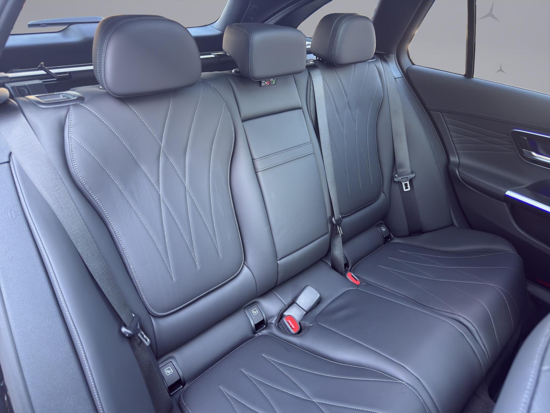 MERCEDES-BENZ C 220 d Swiss Star AMG Line 4matic Kombi-image-16