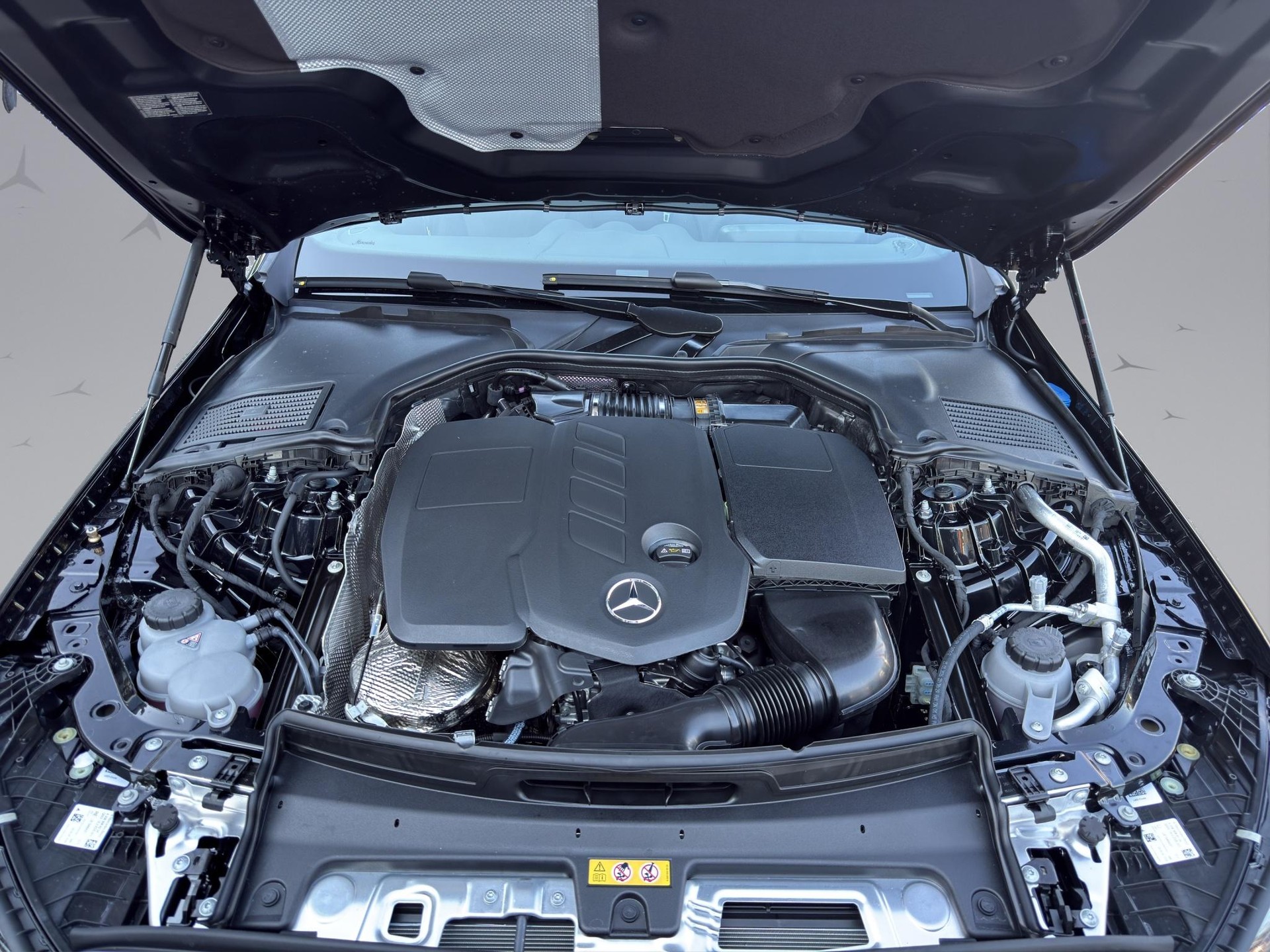 MERCEDES-BENZ C 220 d Swiss Star AMG Line 4matic Kombi-image-18