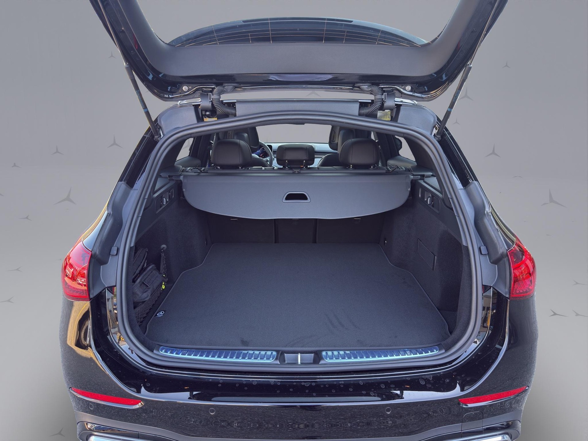 MERCEDES-BENZ C 220 d Swiss Star AMG Line 4matic Kombi-image-17