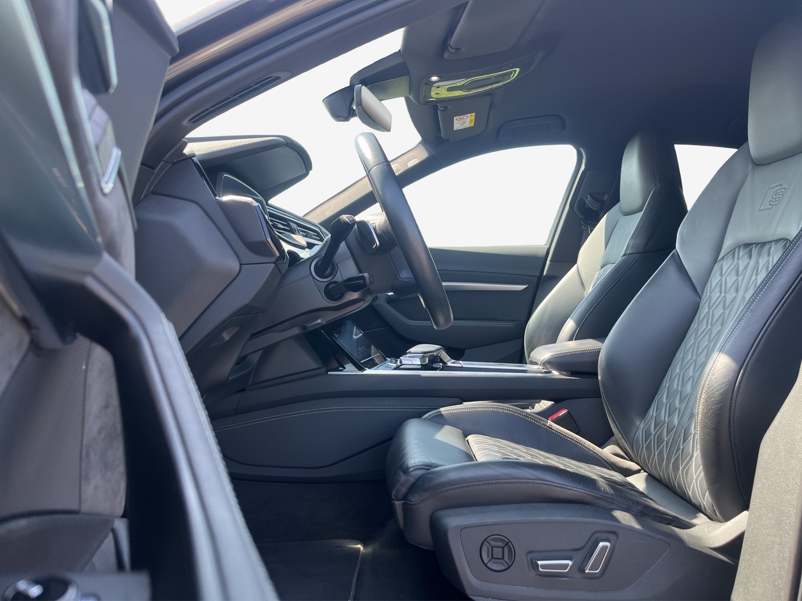 AUDI e-tron 55 Sportback S Line quattro-image-7
