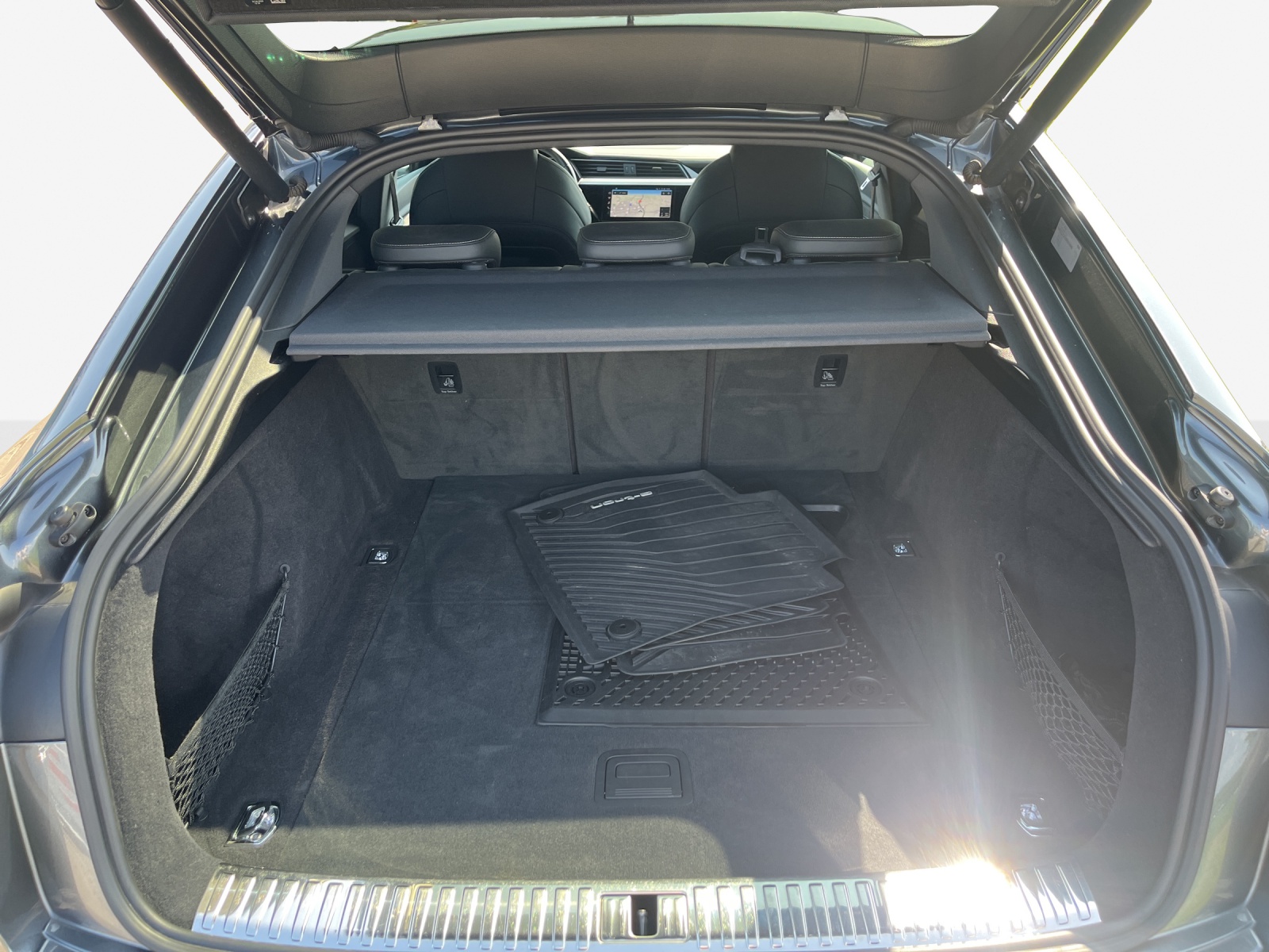 AUDI e-tron 55 Sportback S Line quattro-image-12