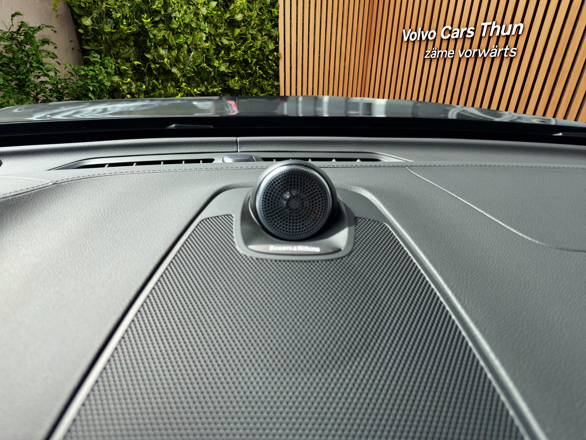VOLVO XC60 2.0 T8 TE XCENTRIC Black Edition eAWD-image-11