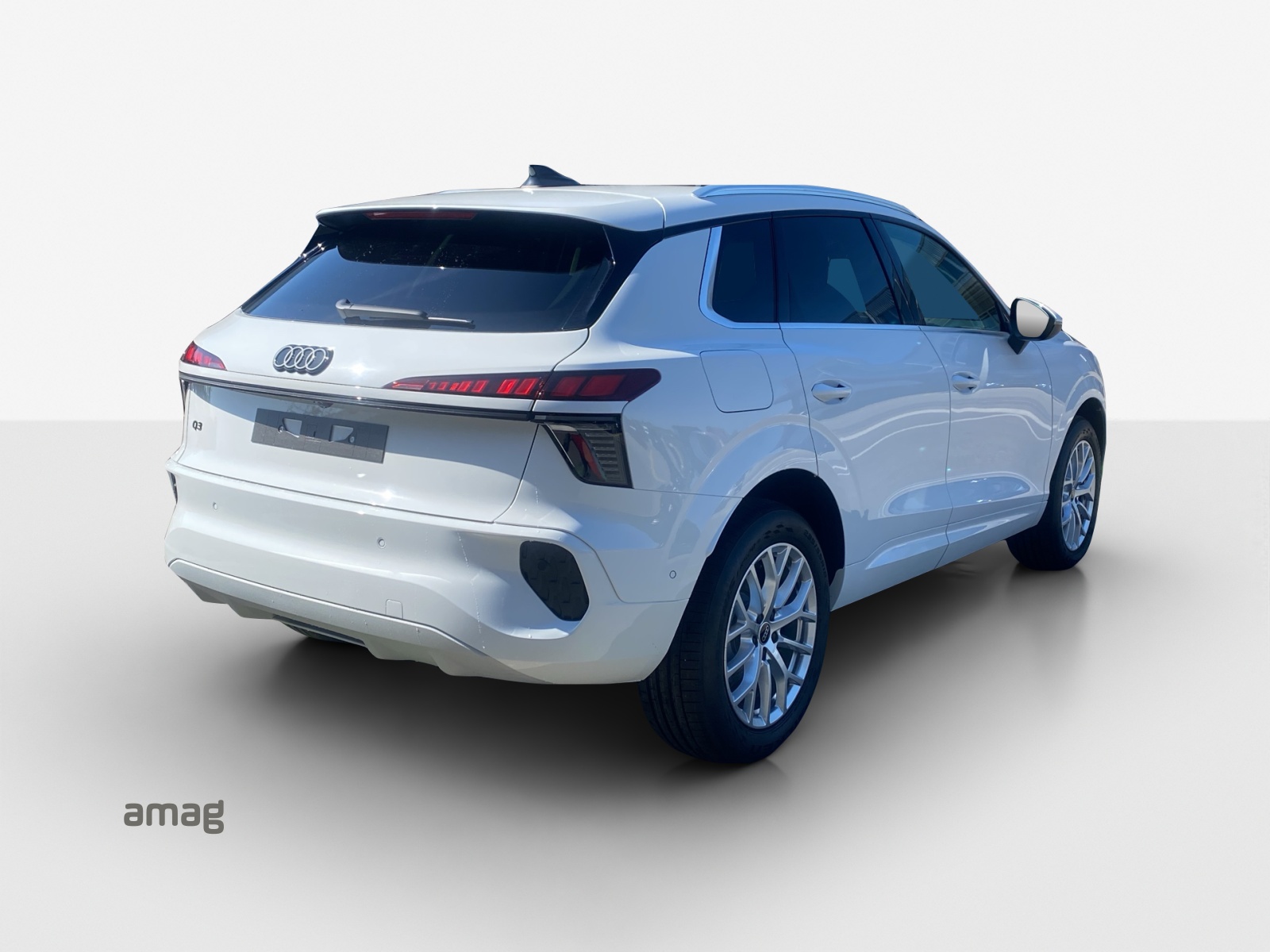 AUDI Q3 SUV 110 kW TFSI S tronic-image-5
