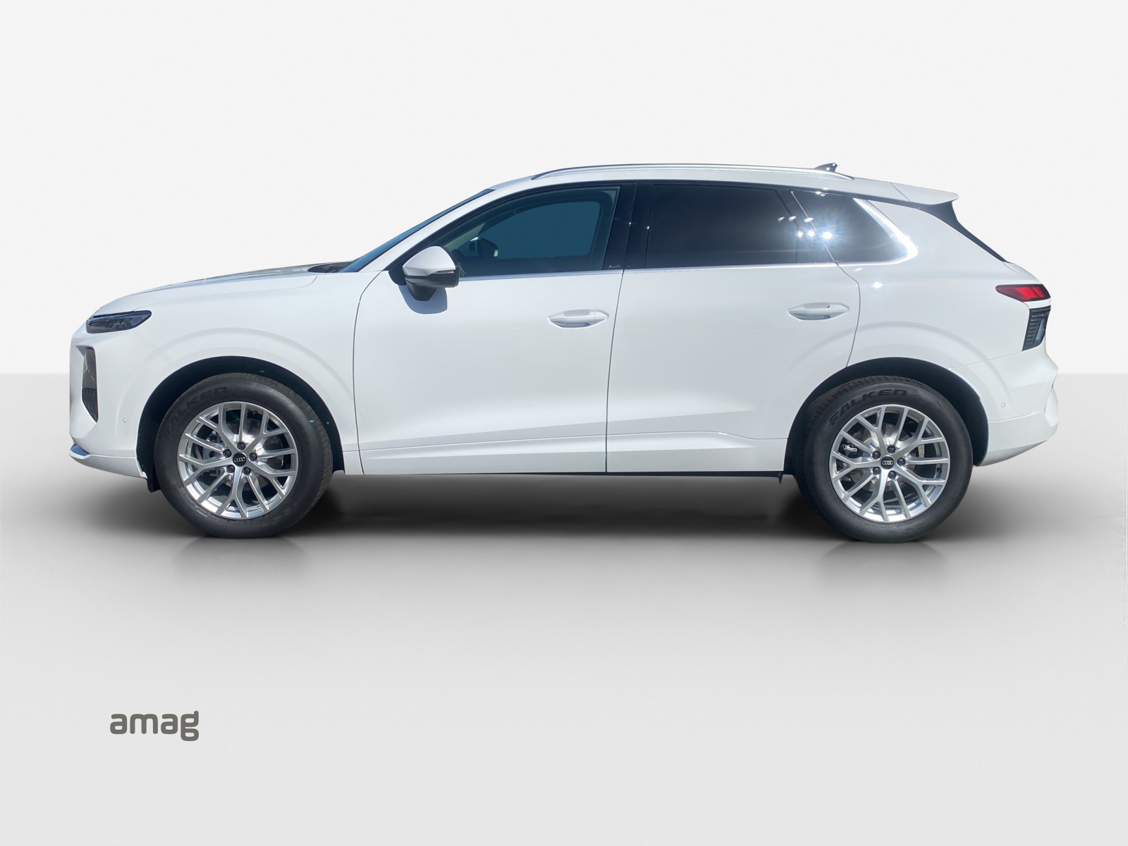 AUDI Q3 SUV 110 kW TFSI S tronic-image-2
