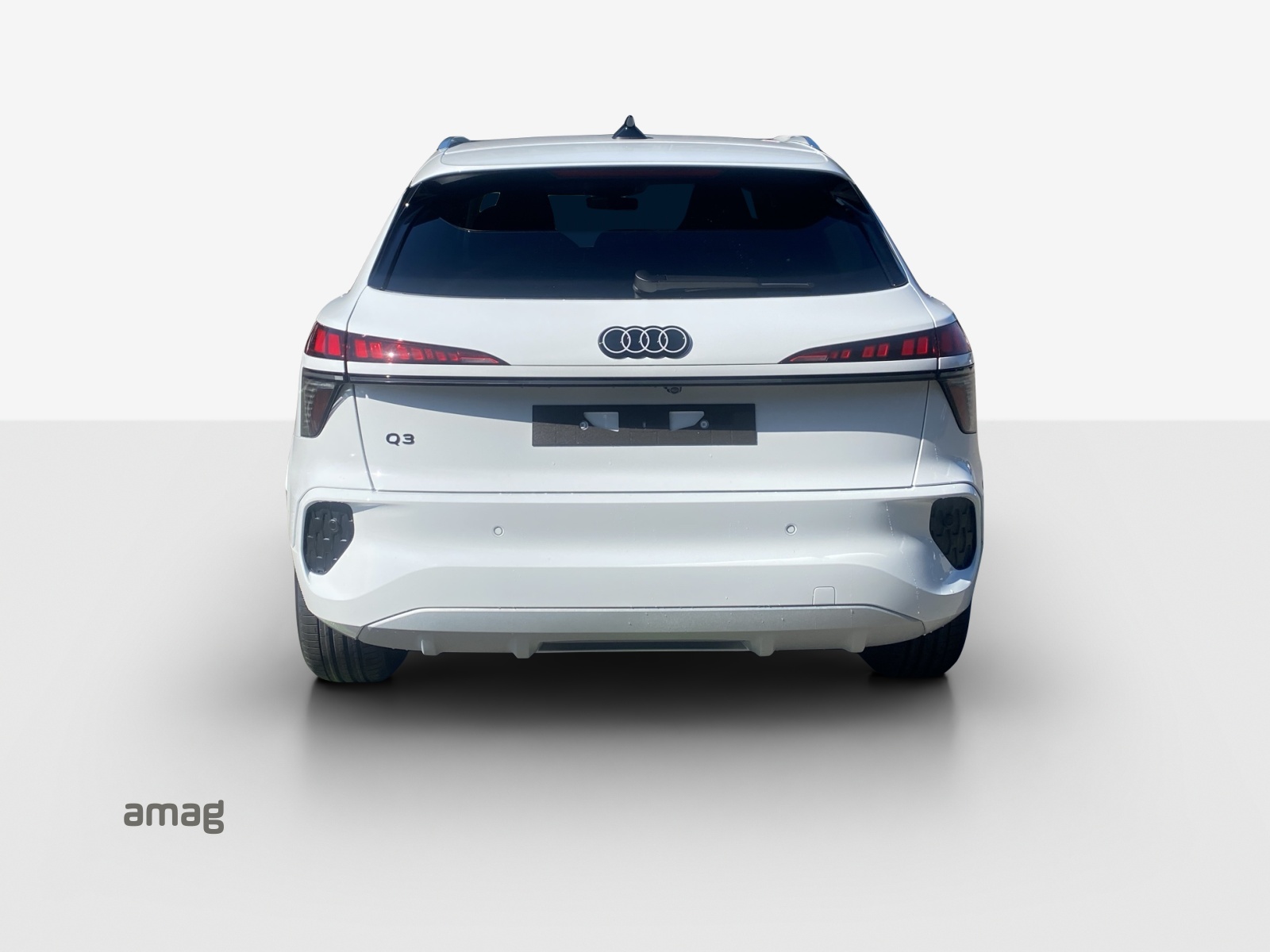 AUDI Q3 SUV 110 kW TFSI S tronic-image-4