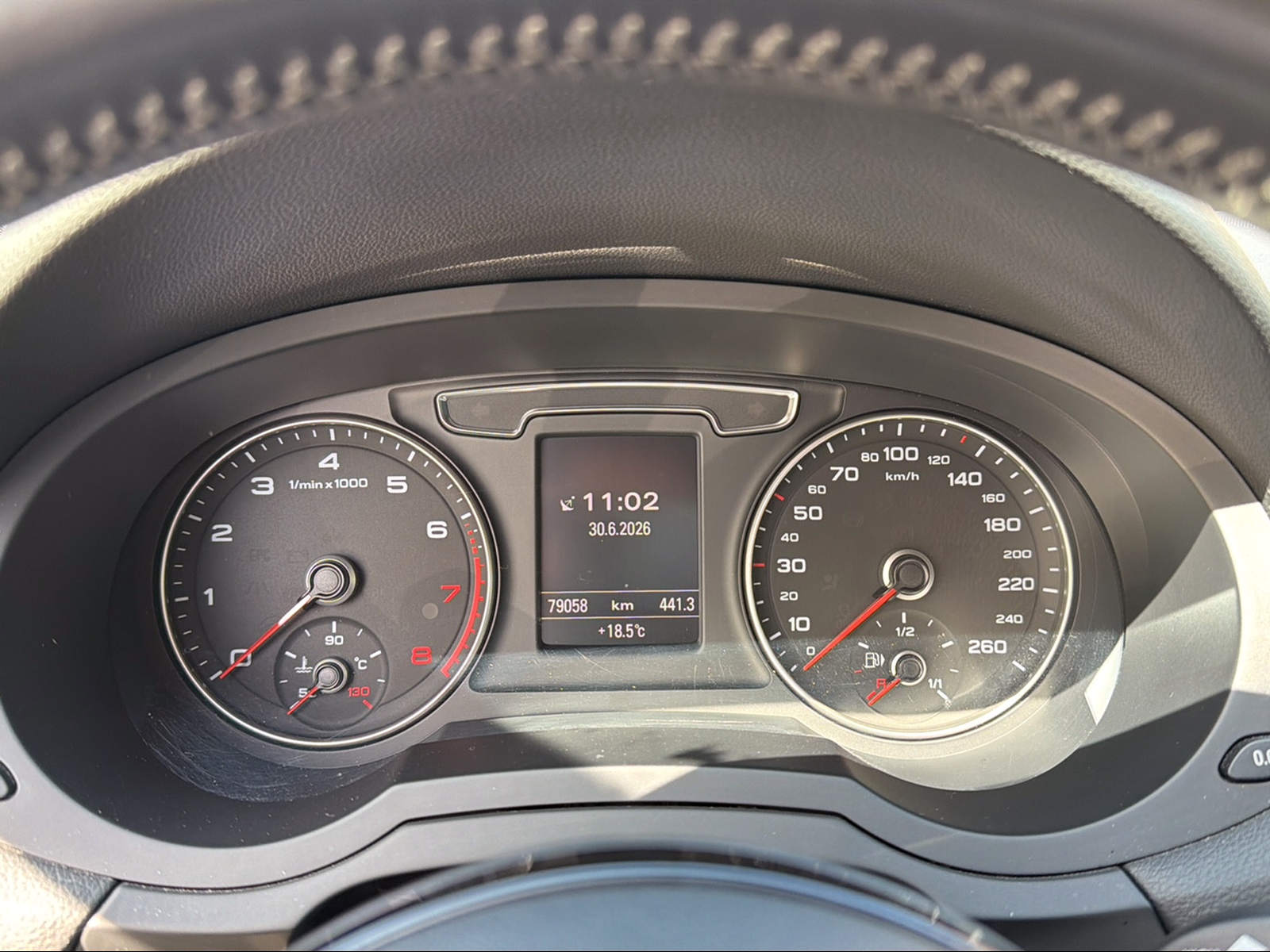 AUDI Q3 1.4 TFSI S-tronic-image-8