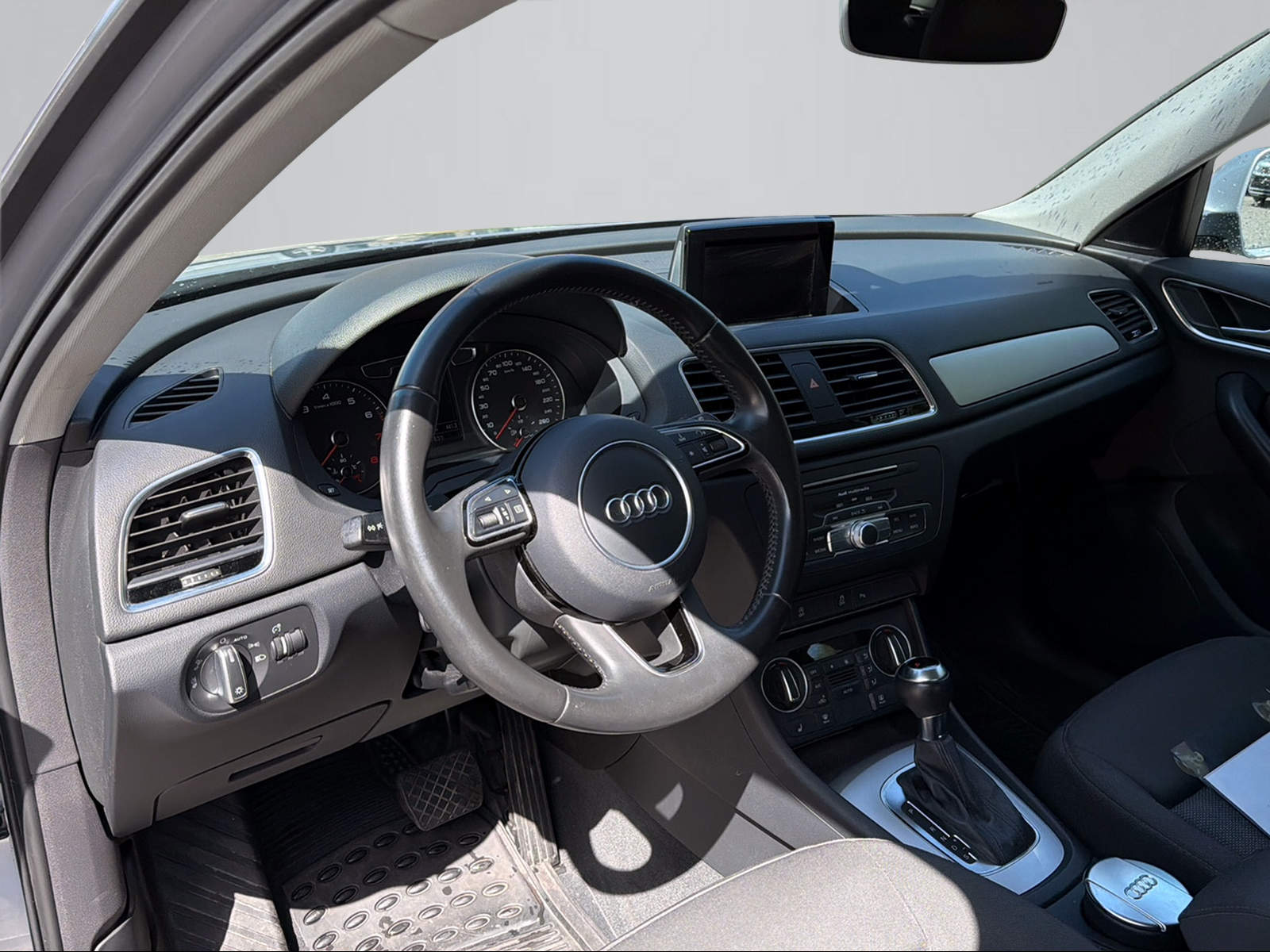 AUDI Q3 1.4 TFSI S-tronic-image-9
