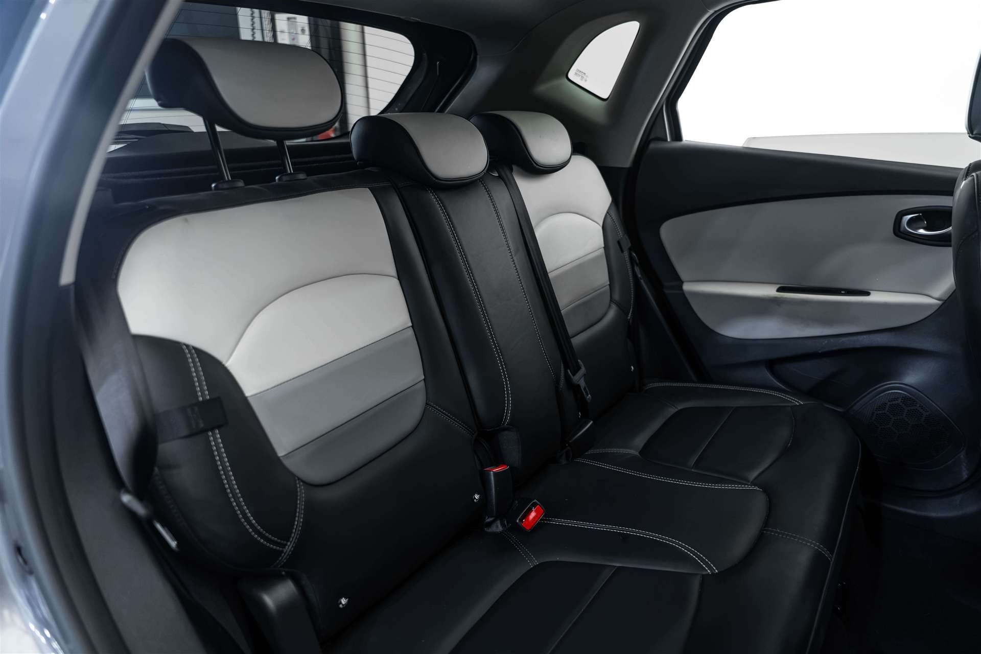 RENAULT Renault Captur 120 EDC Automat! Intens mit Leder!-image-12