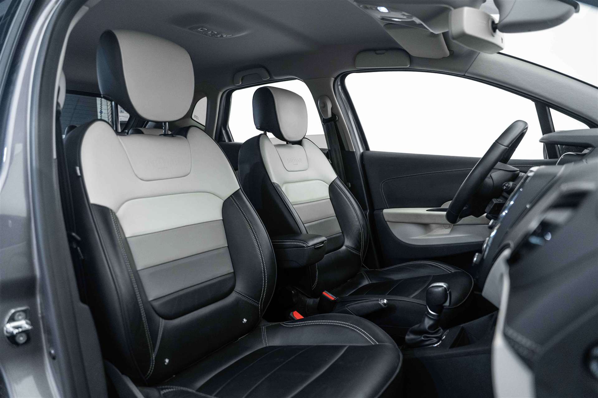 RENAULT Renault Captur 120 EDC Automat! Intens mit Leder!-image-10