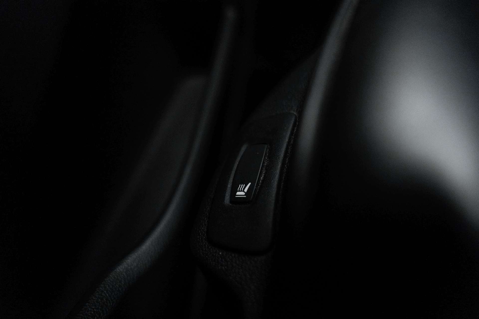 RENAULT Renault Captur 120 EDC Automat! Intens mit Leder!-image-13