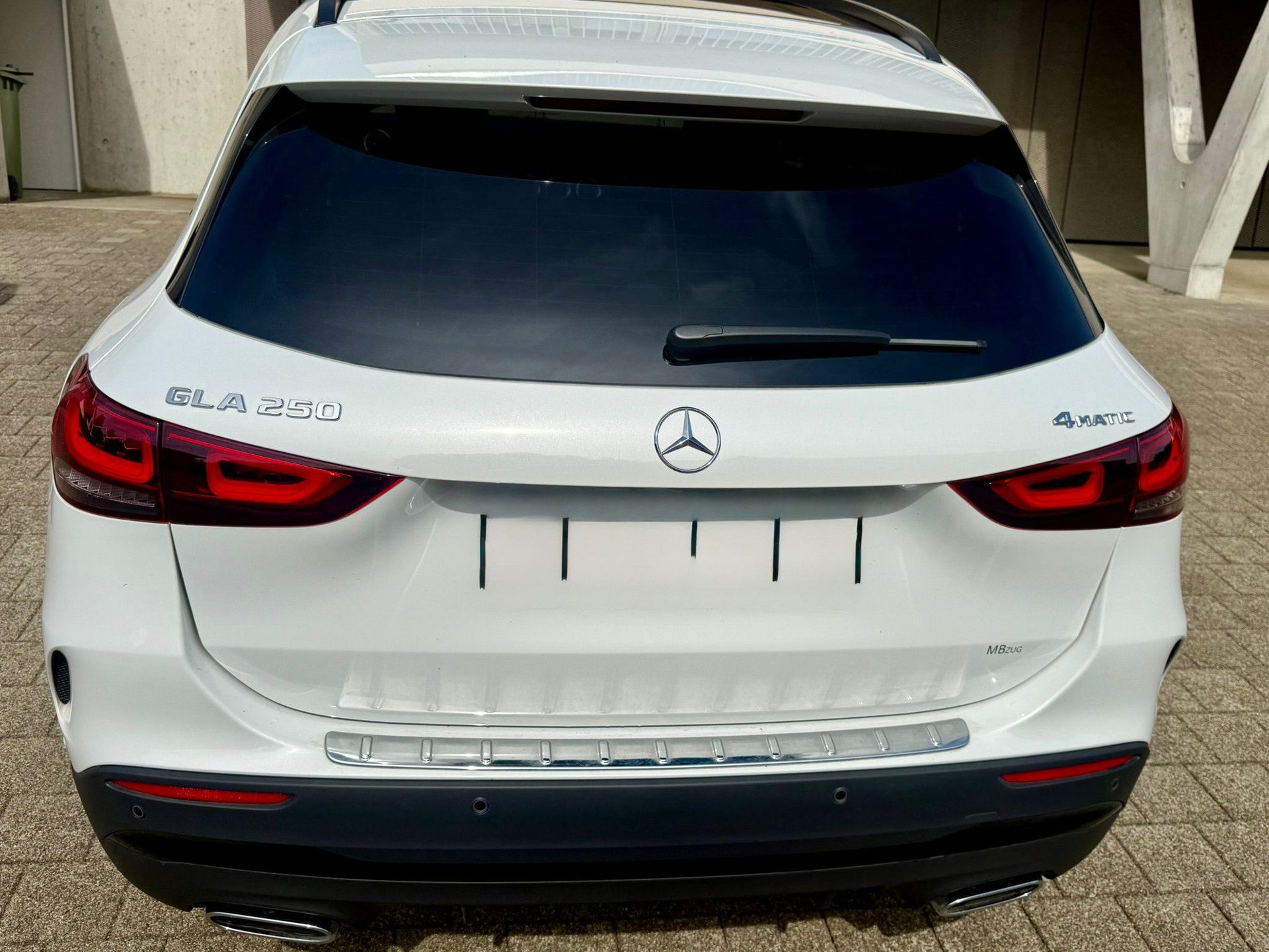 MERCEDES-BENZ GLA AMG line-image-2