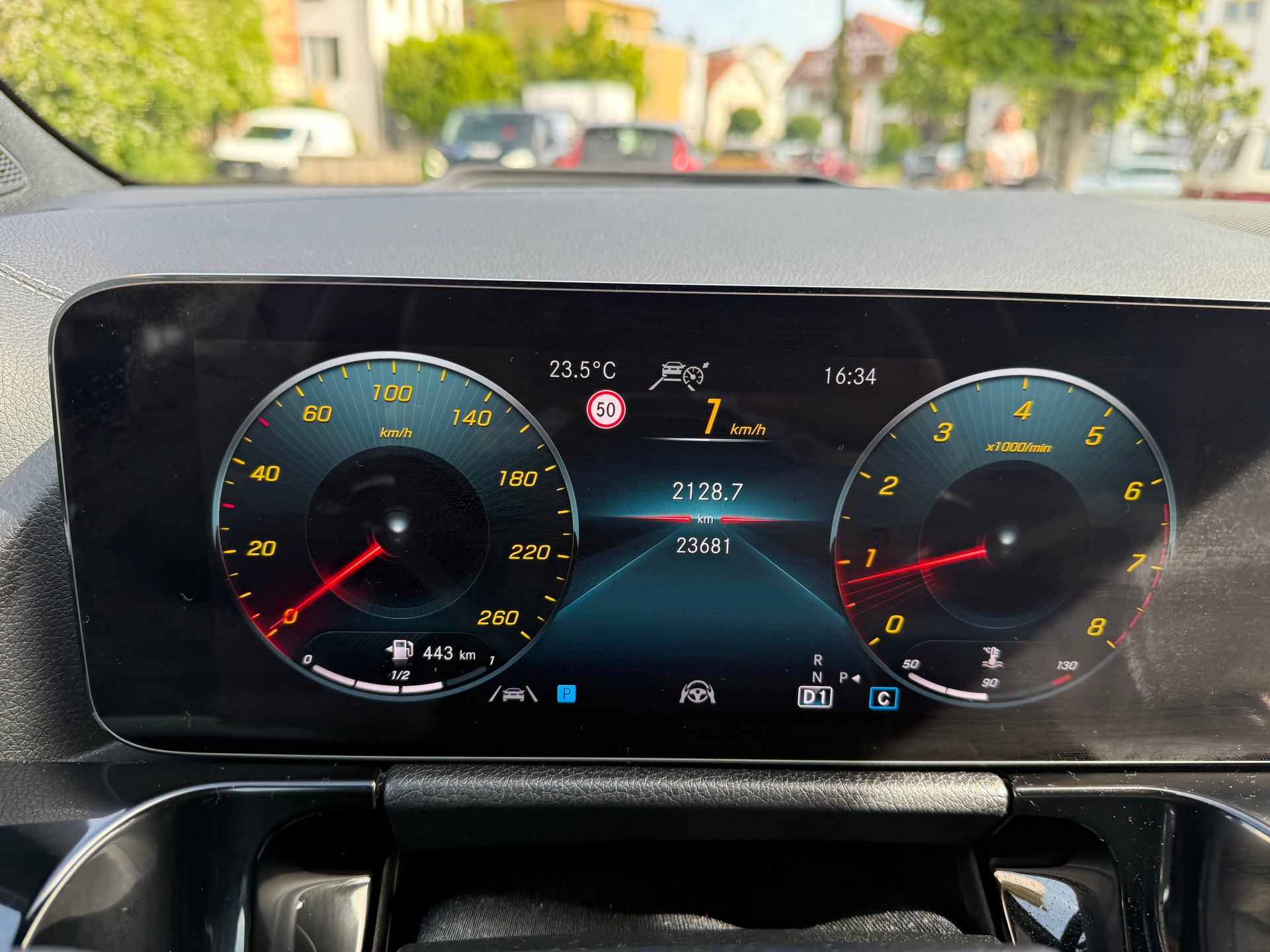 MERCEDES-BENZ GLA AMG line-image-4