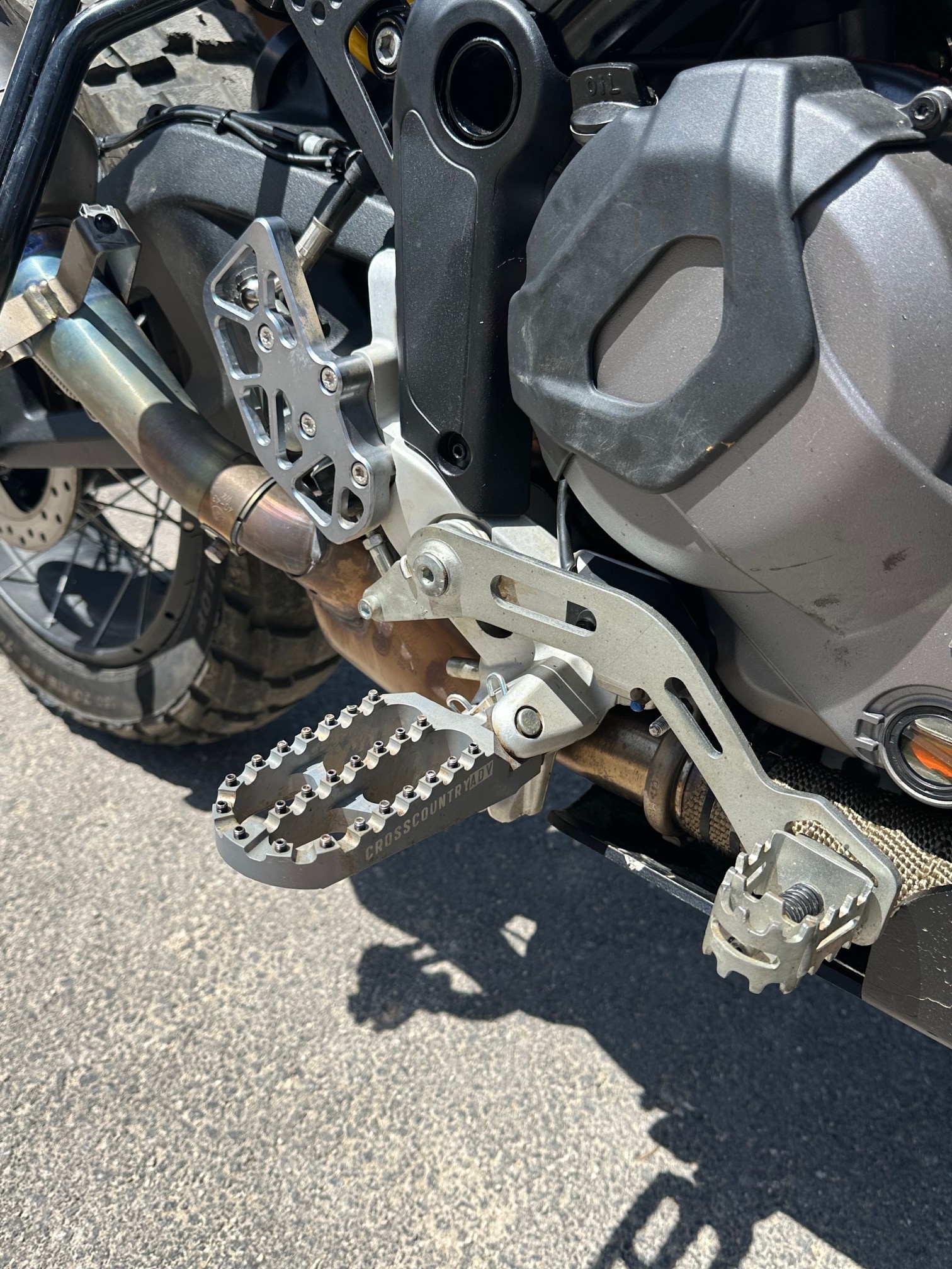 DUCATI Desert X-image-4