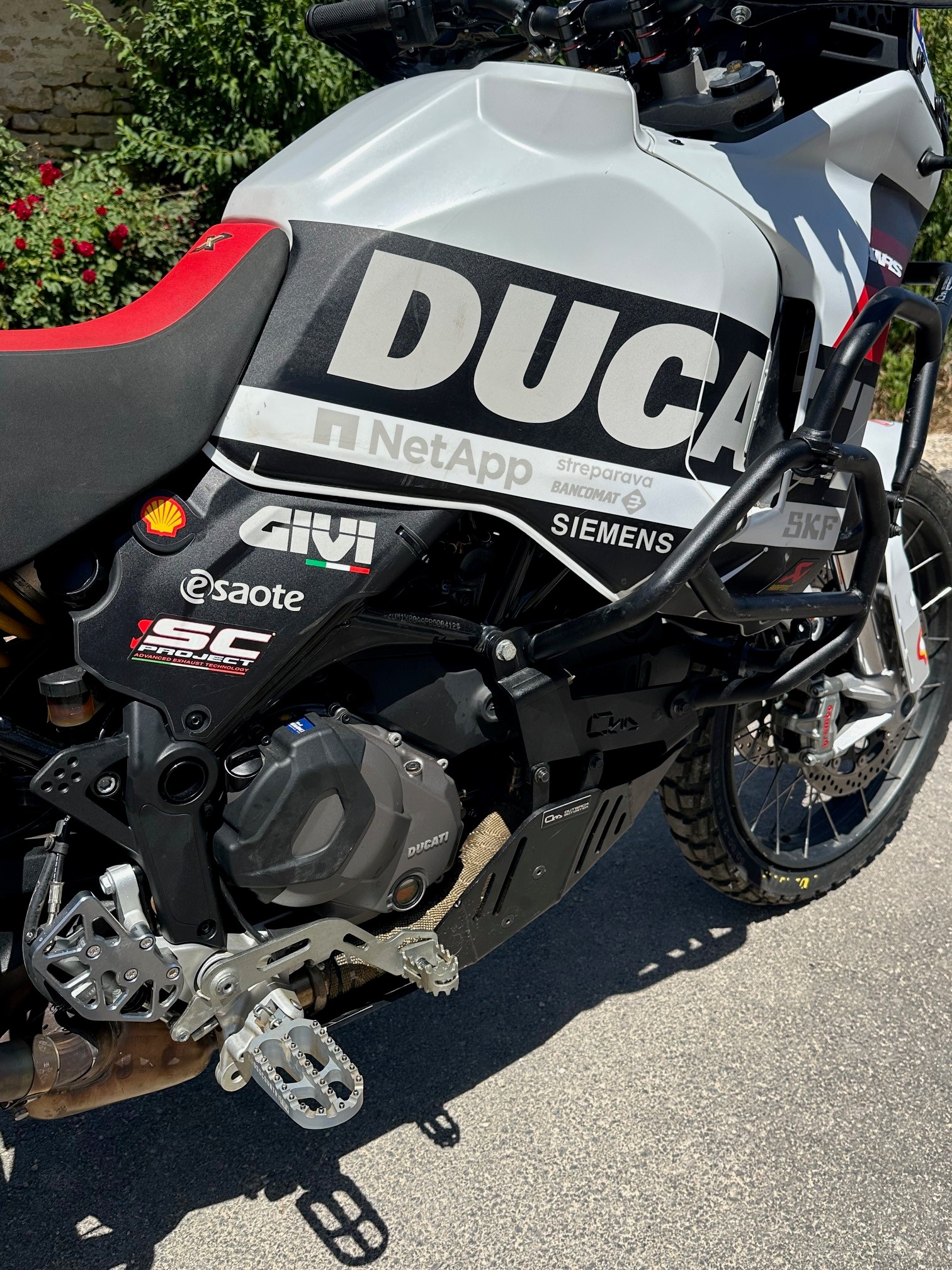 DUCATI Desert X-image-5