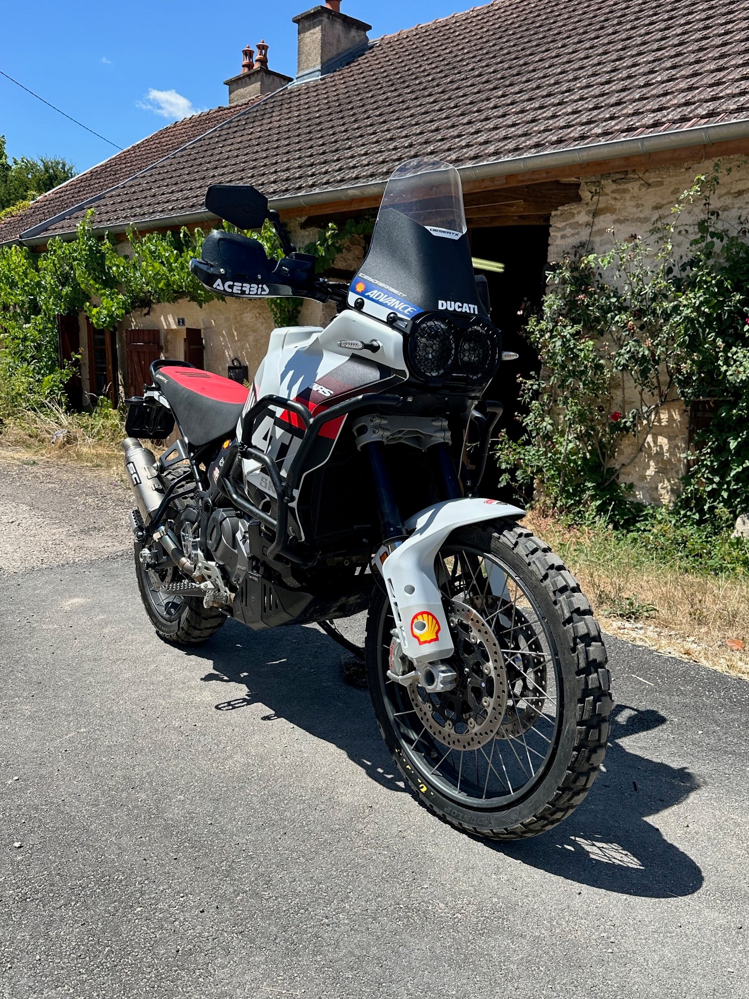 DUCATI Desert X-image-1