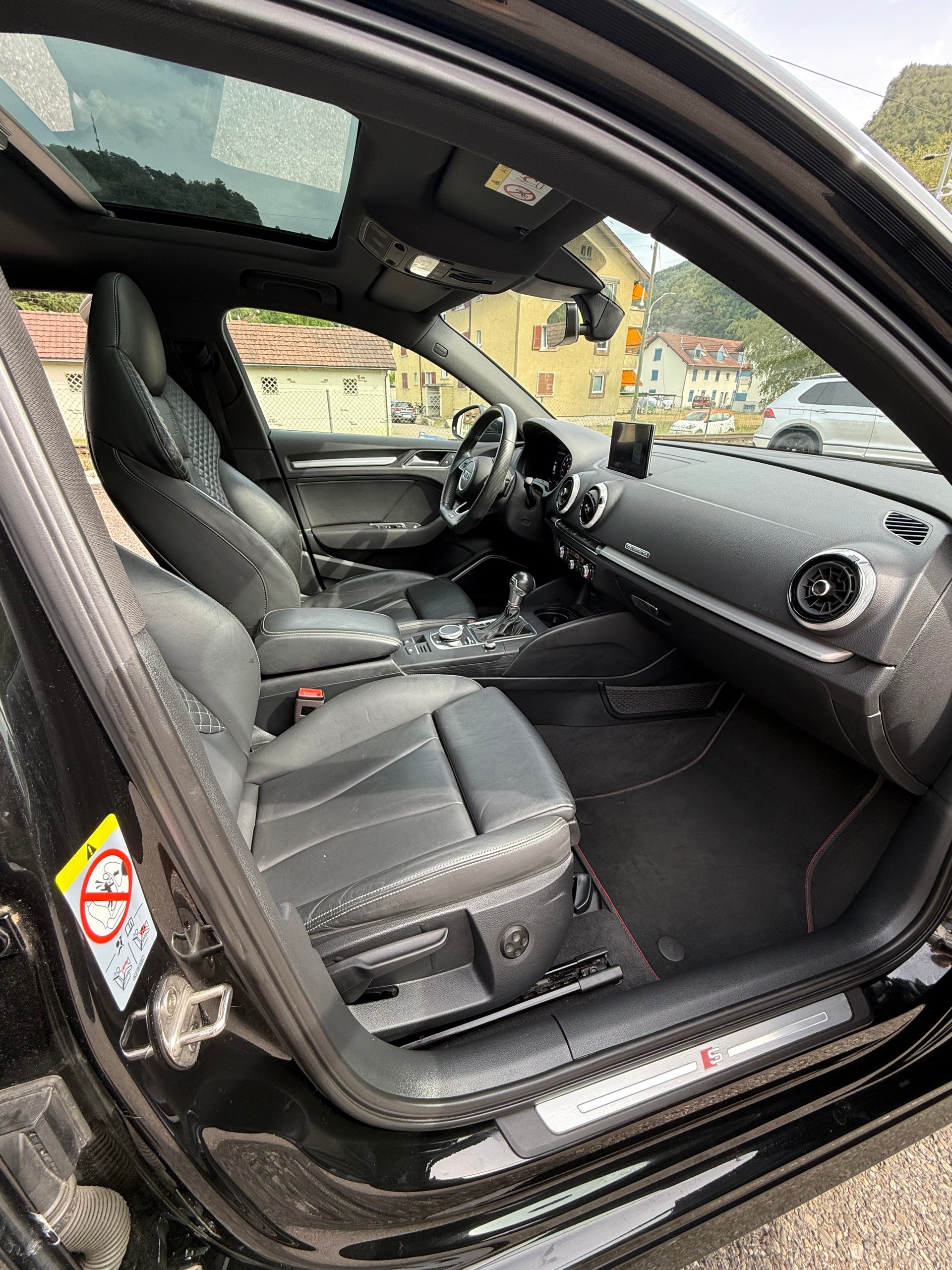 AUDI S3 Sportback 2.0 TFSI quattro S-tronic-image-11