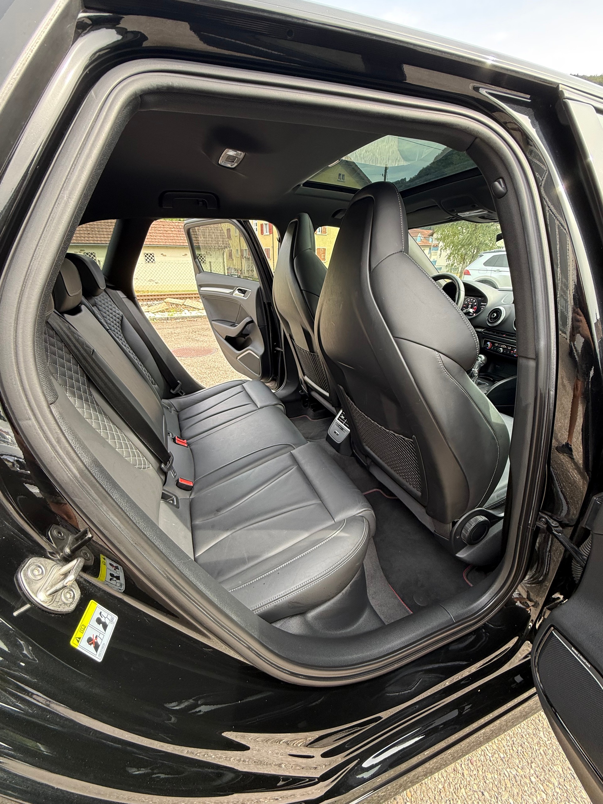 AUDI S3 Sportback 2.0 TFSI quattro S-tronic-image-13