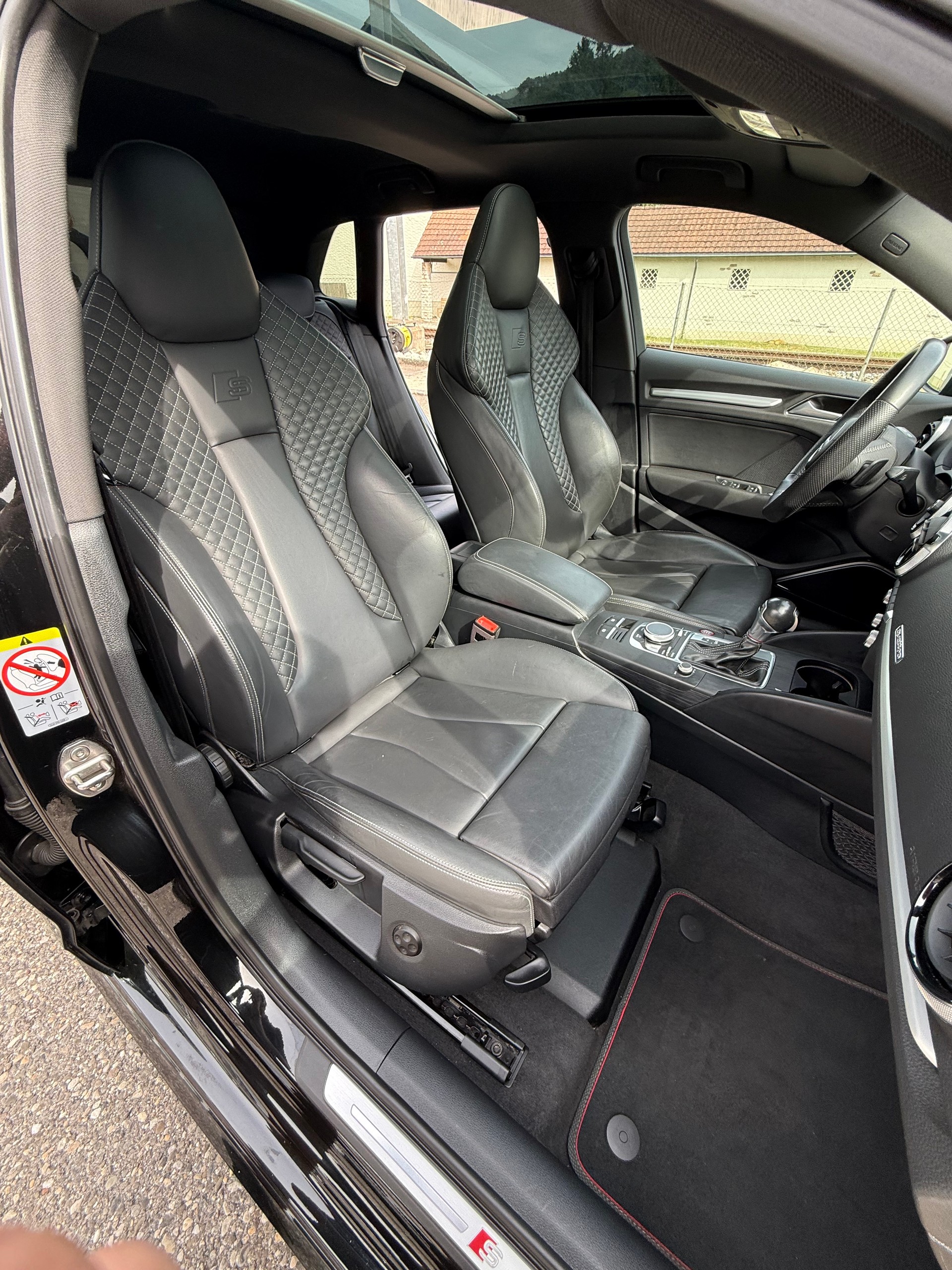 AUDI S3 Sportback 2.0 TFSI quattro S-tronic-image-12