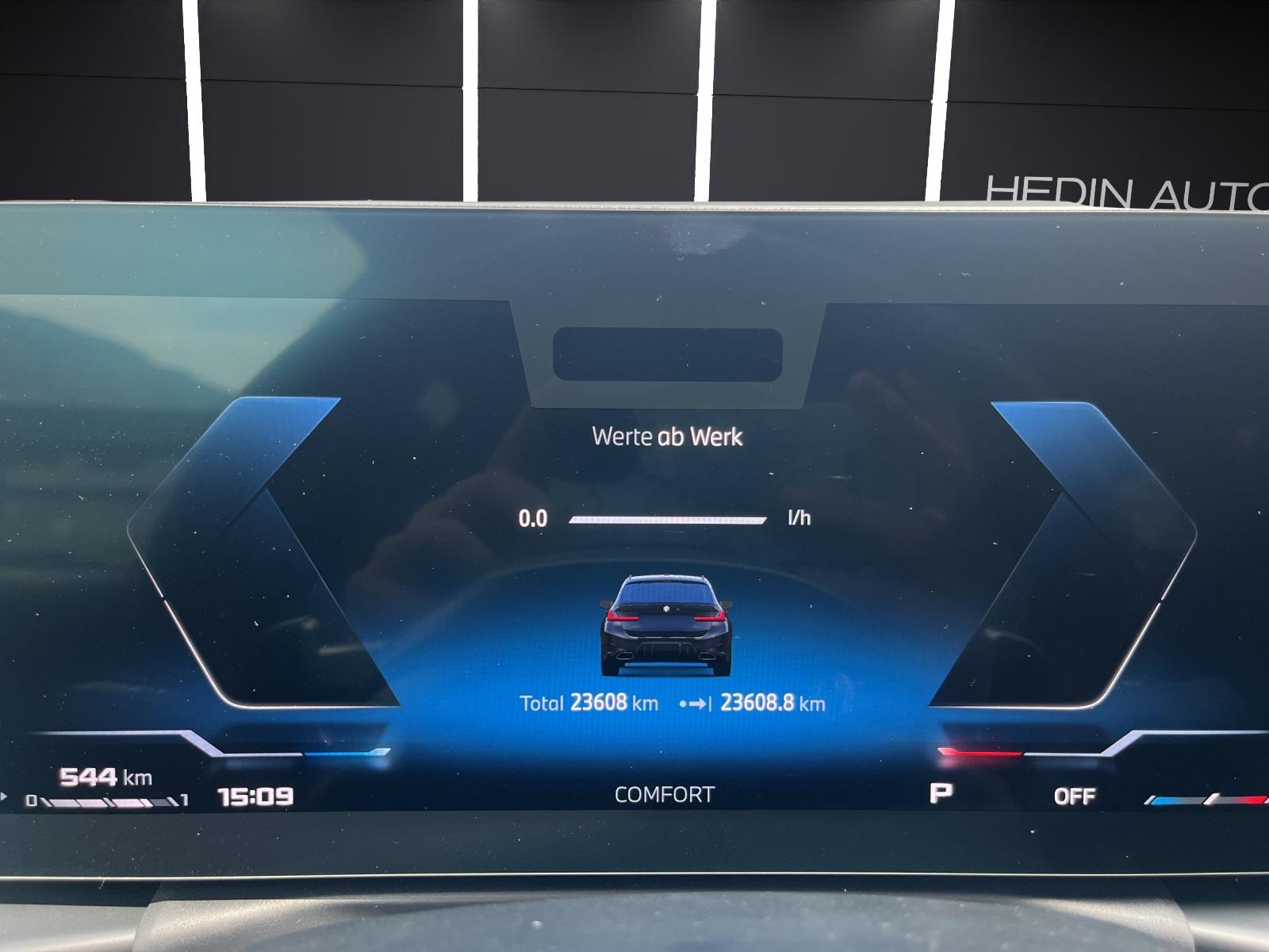 BMW M340i xDrive Touring-image-16