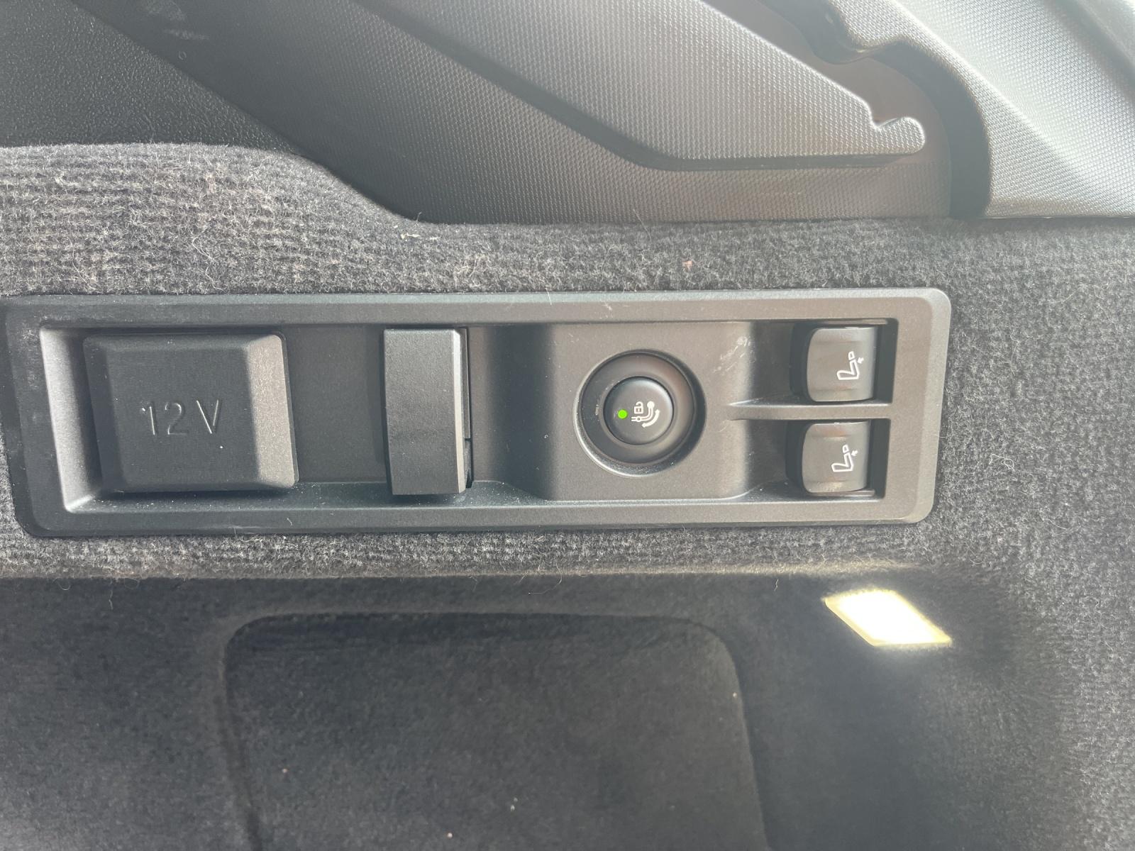 BMW M340i xDrive Touring-image-21