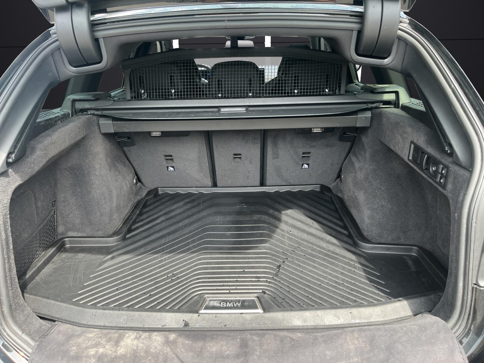 BMW M340i xDrive Touring-image-13