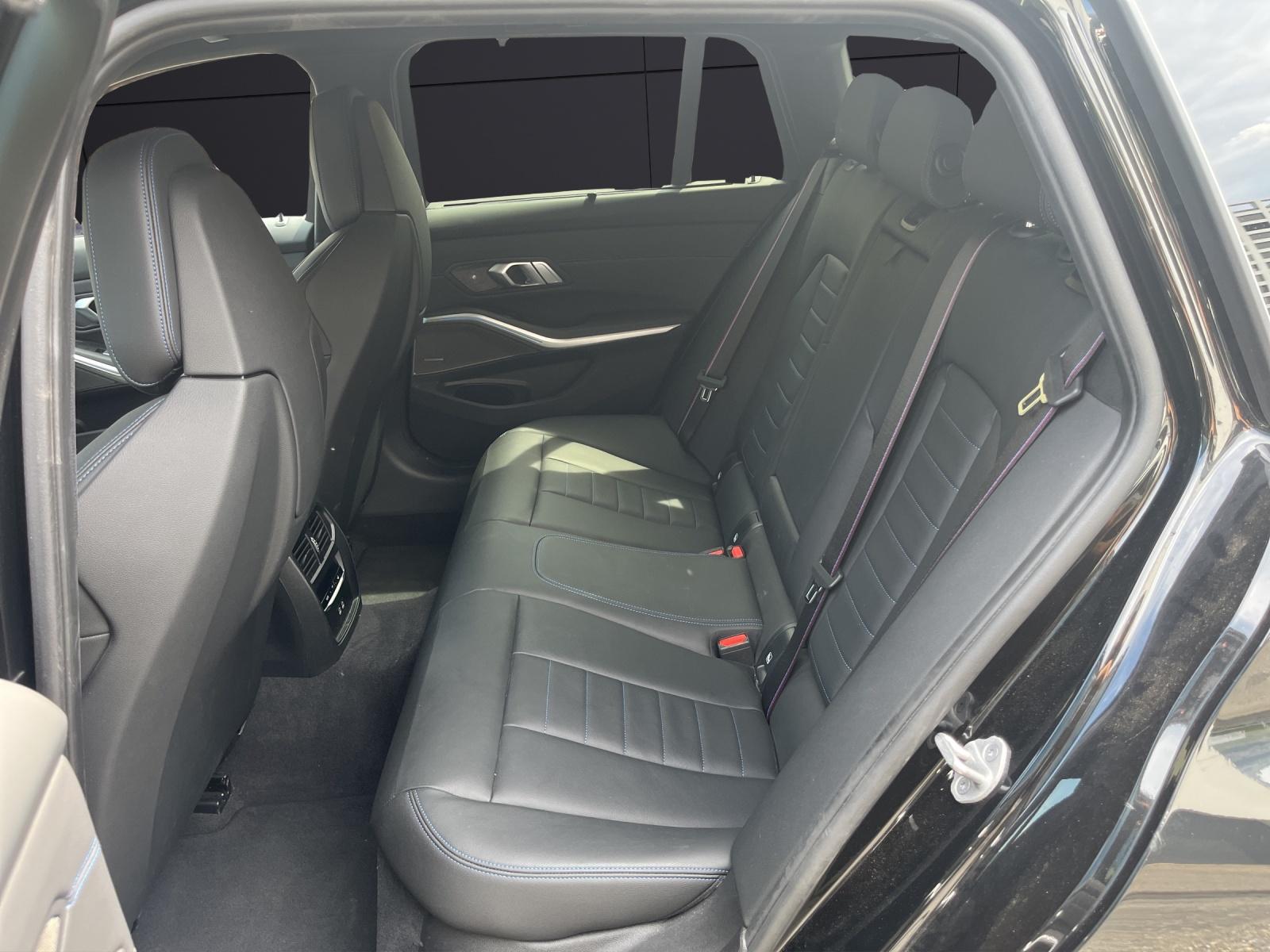 BMW M340i xDrive Touring-image-12