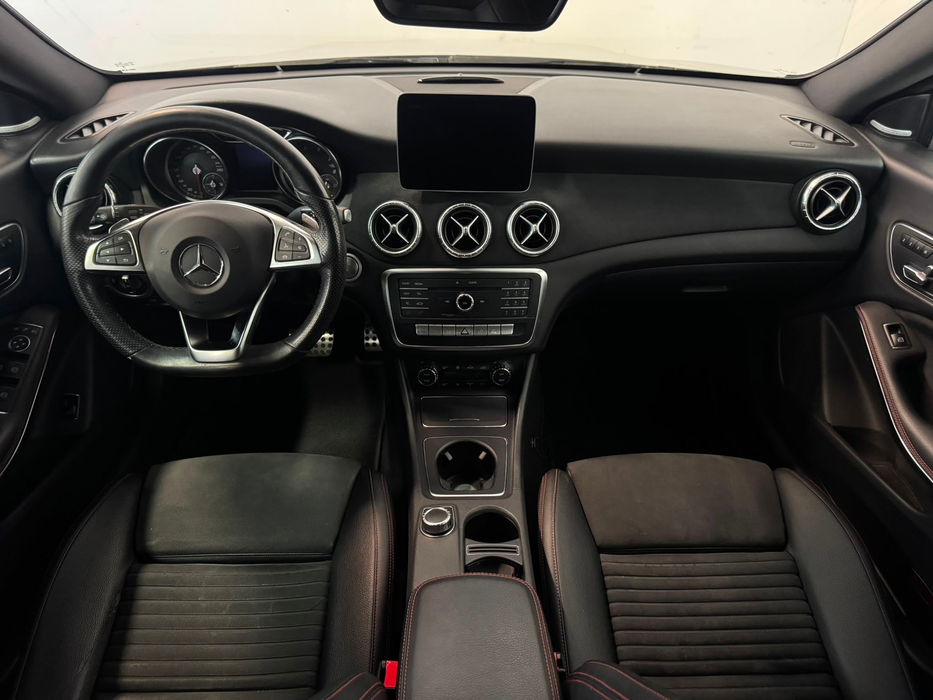 MERCEDES-BENZ CLA Shooting Brake 250 AMG Line 4Matic 7G-DCT-image-13