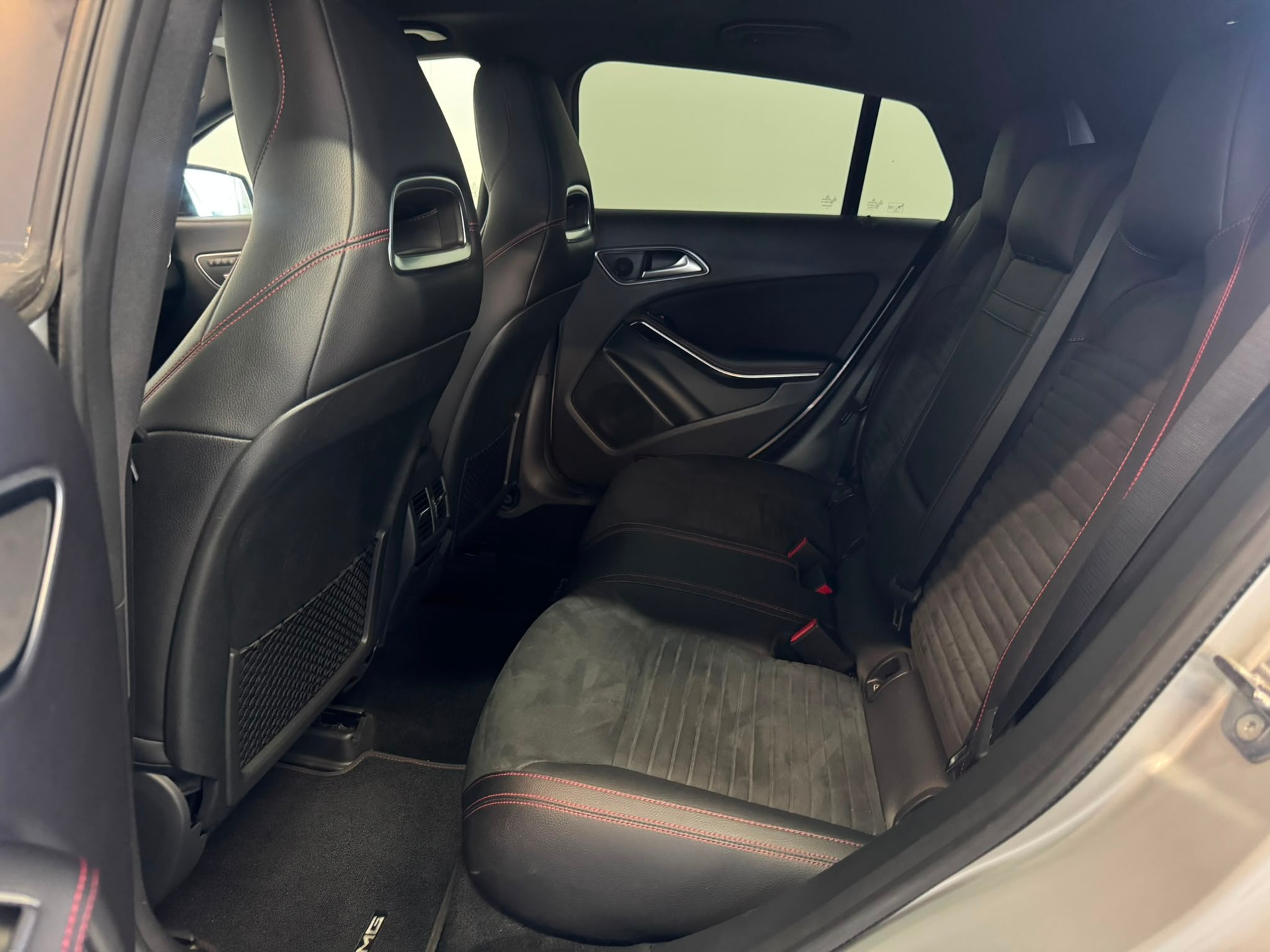 MERCEDES-BENZ CLA Shooting Brake 250 AMG Line 4Matic 7G-DCT-image-17