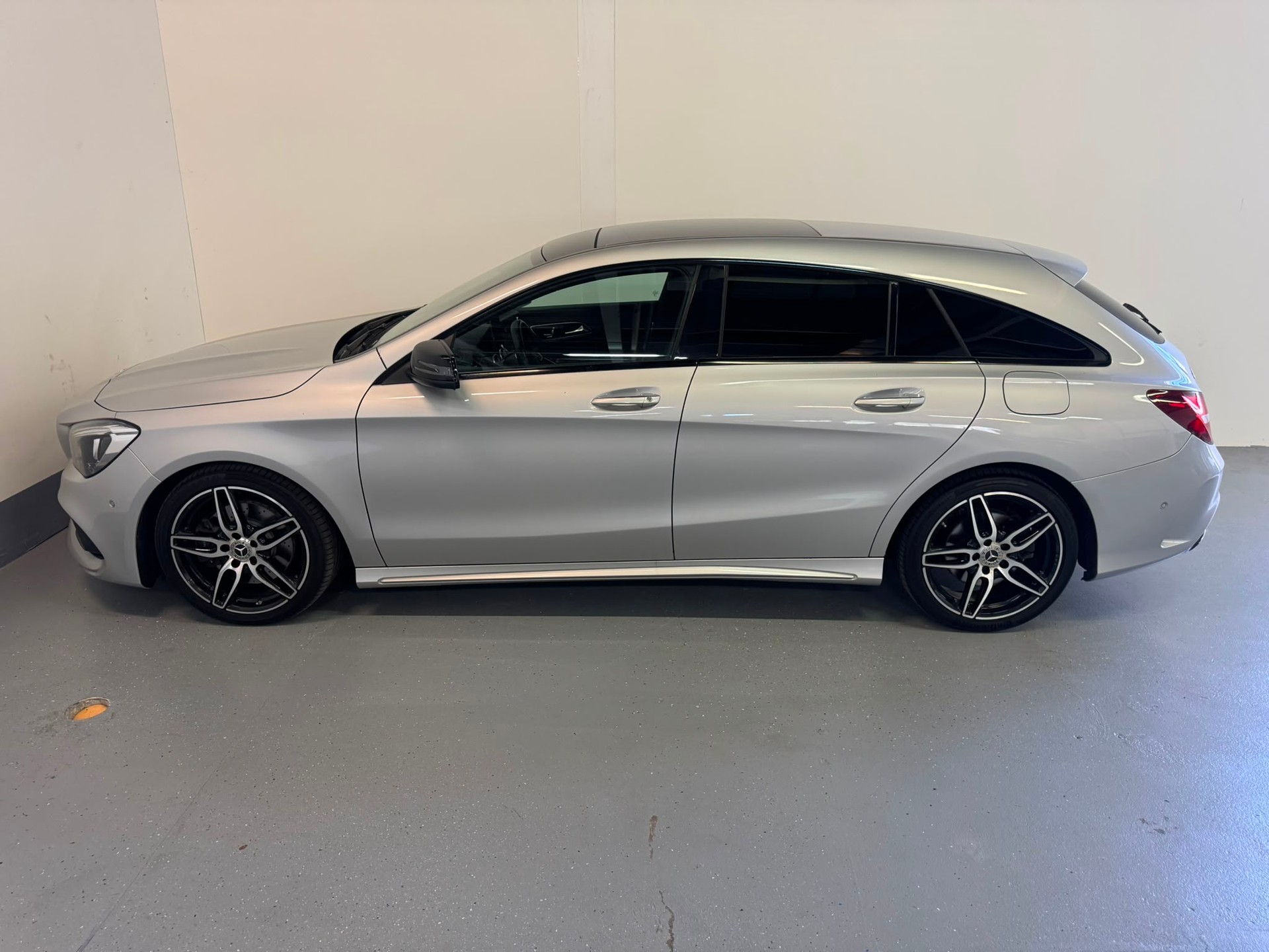 MERCEDES-BENZ CLA Shooting Brake 250 AMG Line 4Matic 7G-DCT-image-6