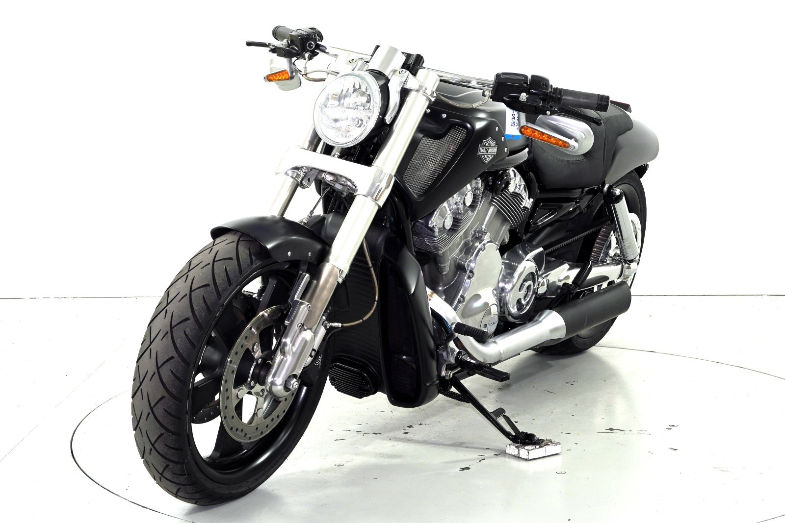 HARLEY-DAVIDSON VRSCF-showroom-element-2