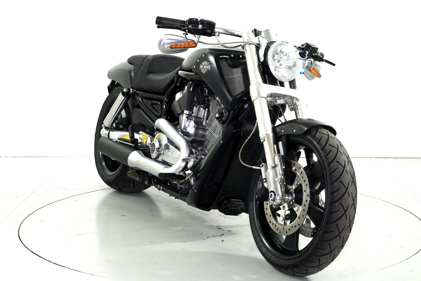 HARLEY-DAVIDSON VRSCF-showroom-element-1